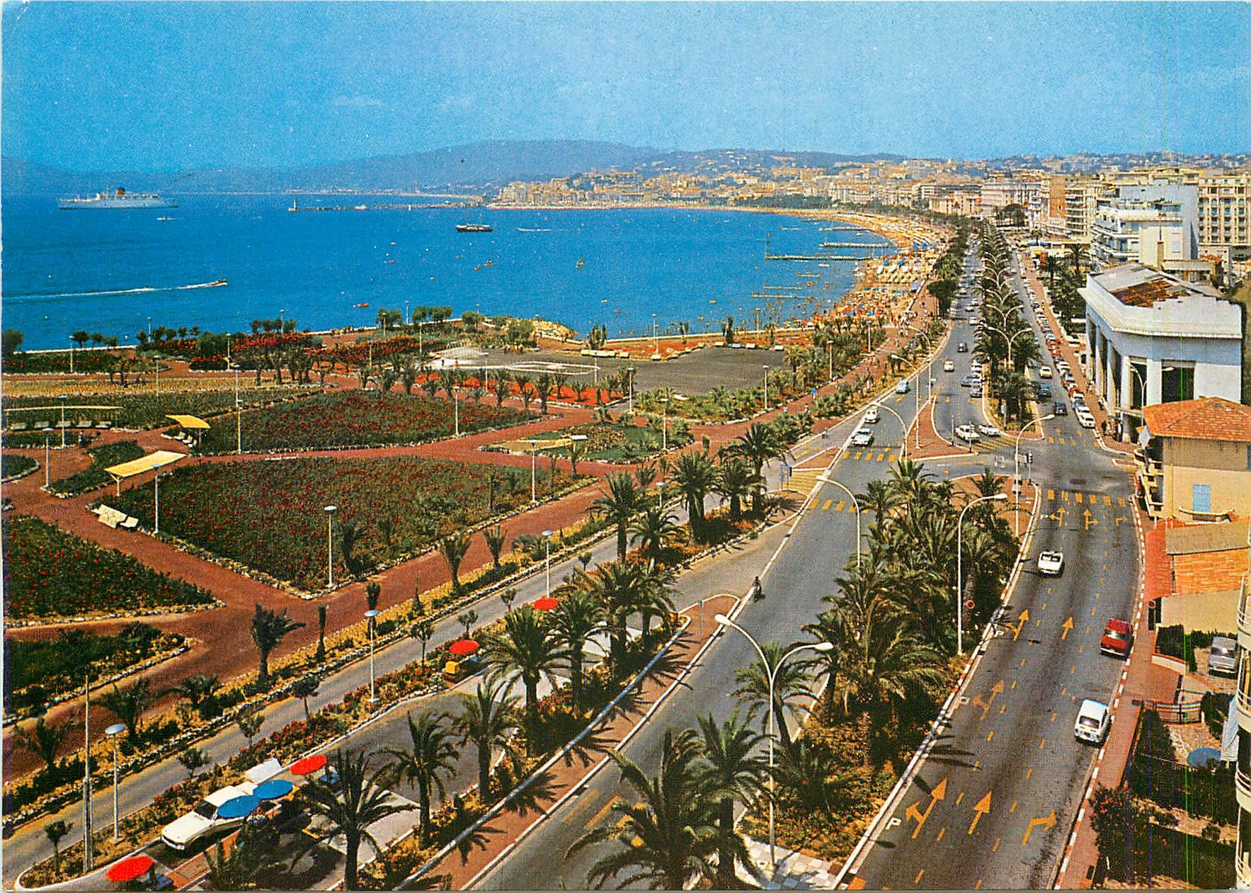 CPM Cannes La Croisette Vue generale vers le Suquet 