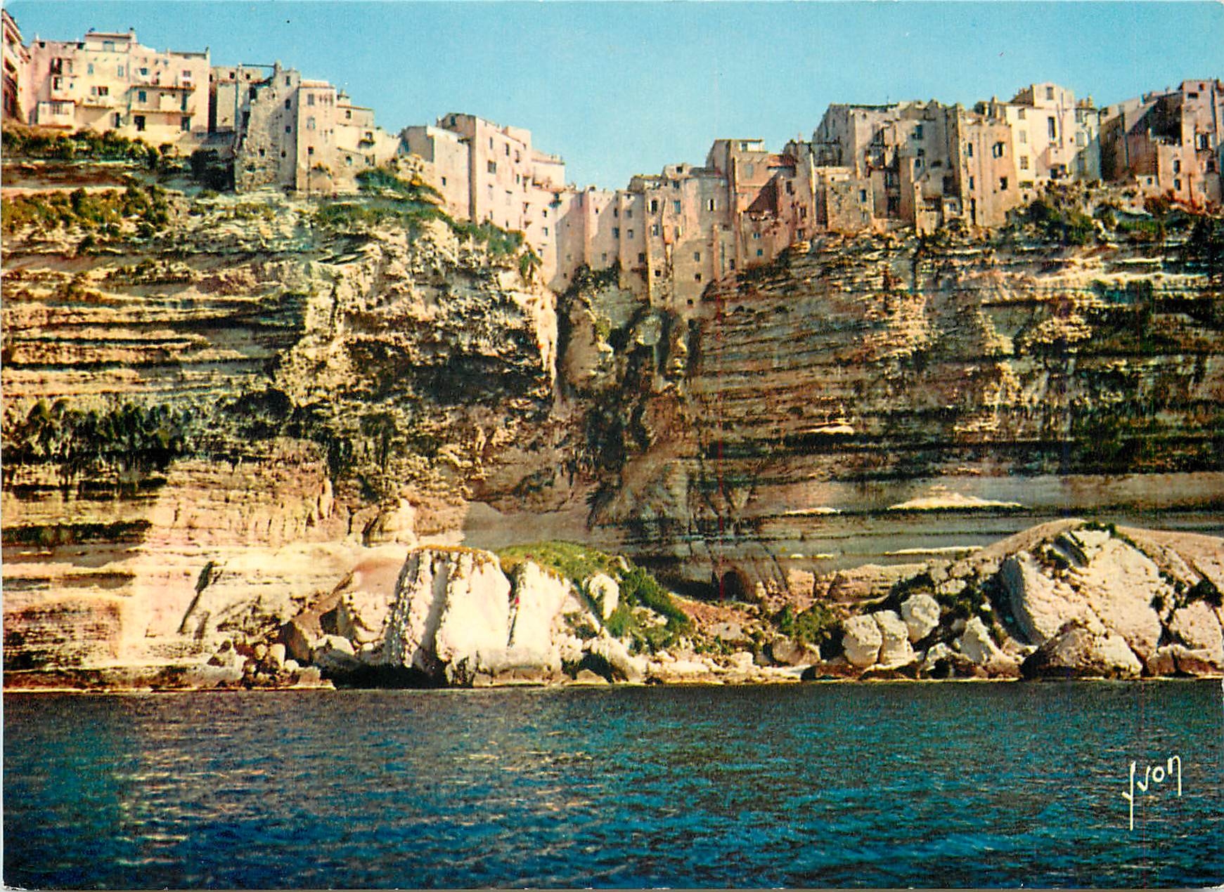 CPM La Corse Ile de Beaute Bonifacio La Haute Villa batie sur un front de falaises 