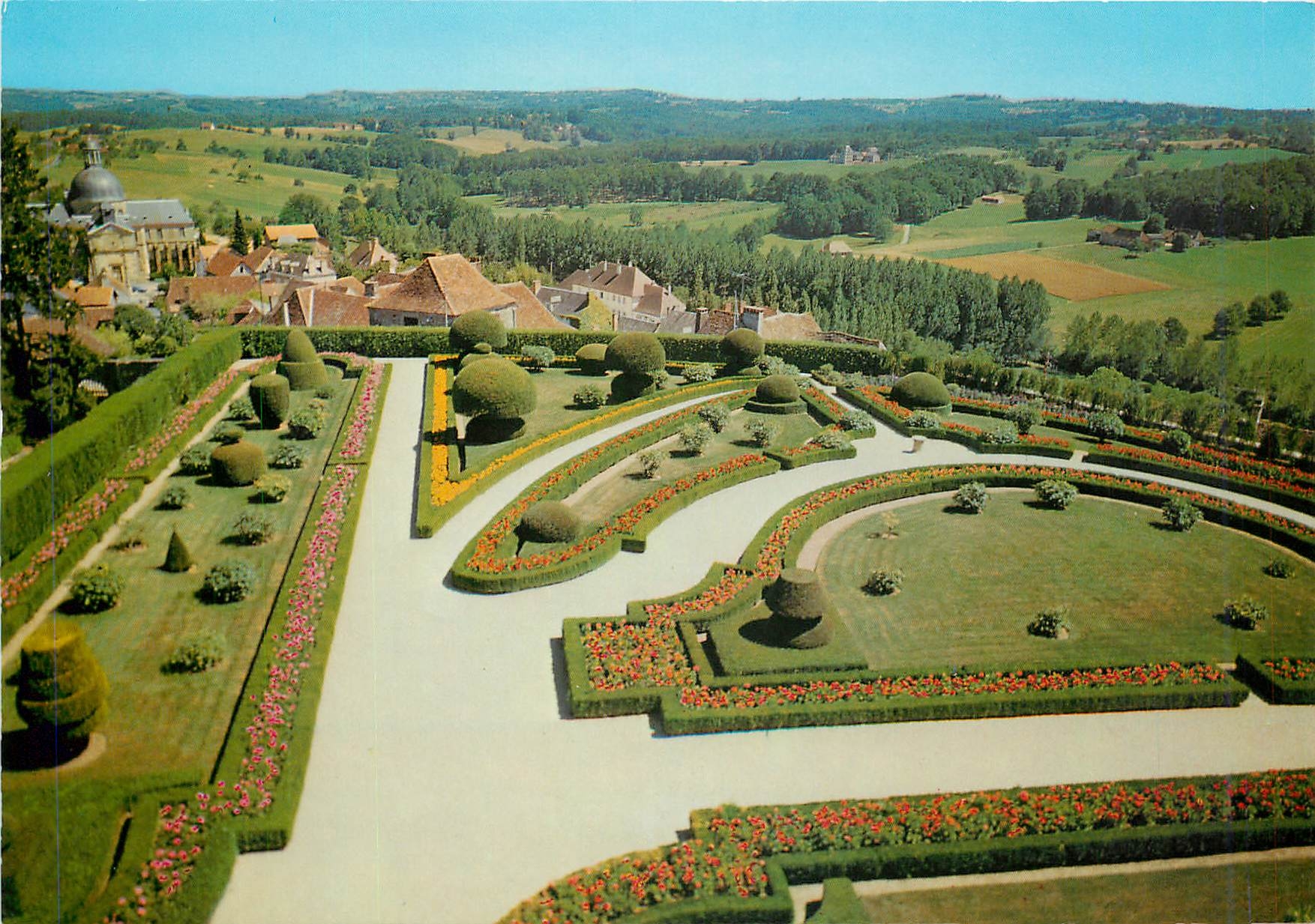 Château de Hautefort (Dordogne) — Vue de la chapelle de l'Hospice du 17e s. fondée par le Marquis Jacques-François de Hautefort — Éditions Pierre Artaud & Cie, Nantes