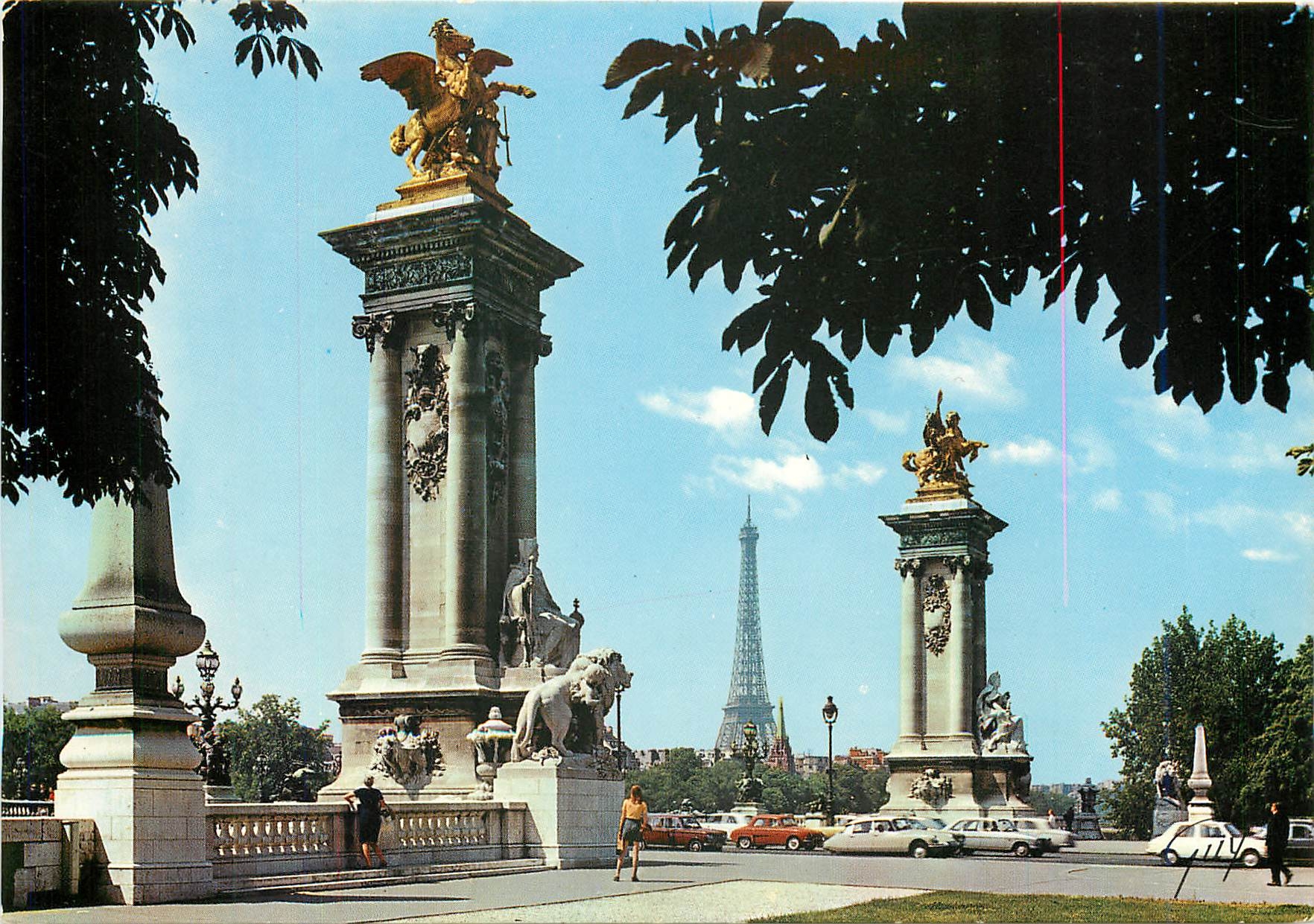 CPM Paris Le Pont Alexandre III la tour Eiffel 