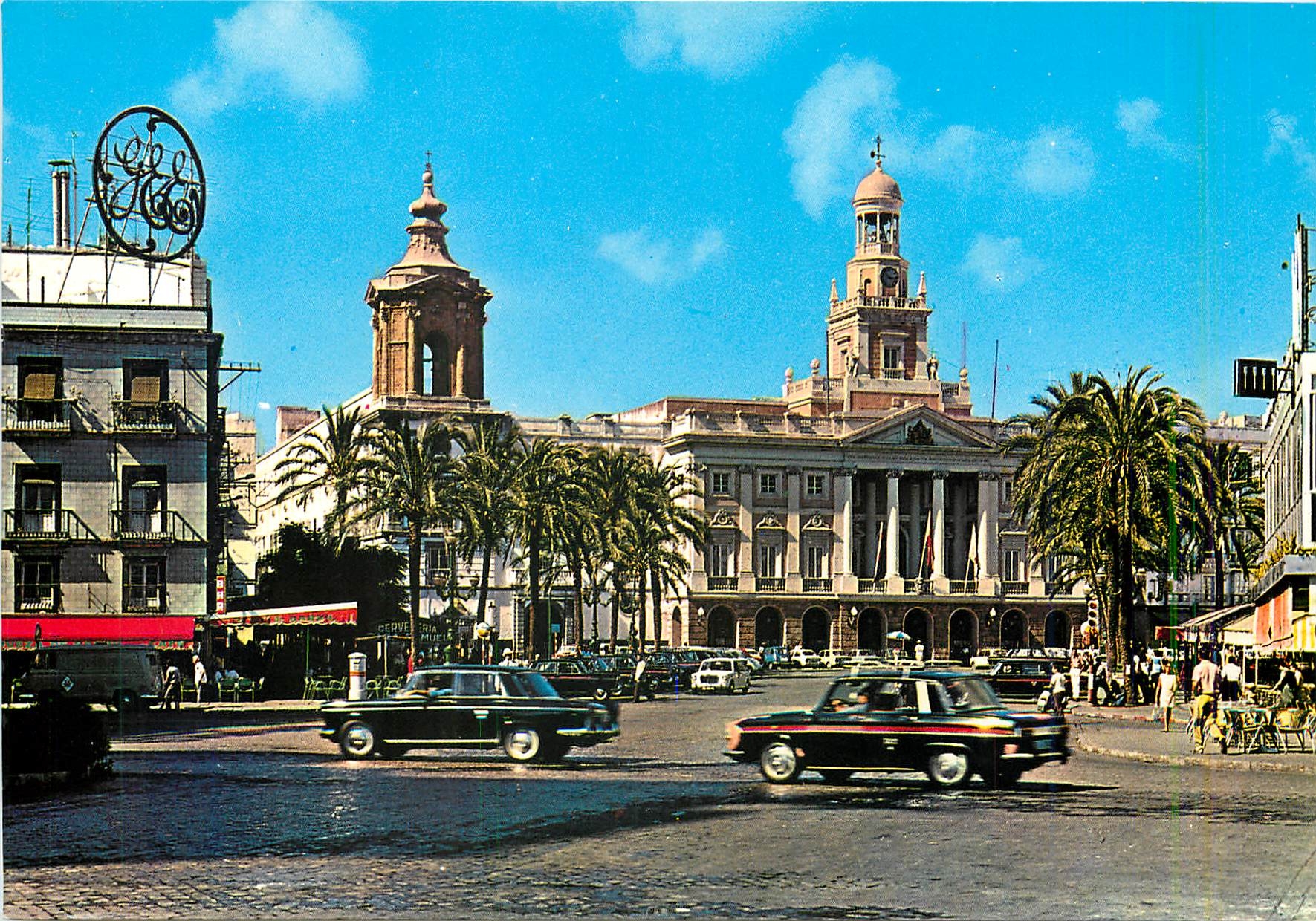 CPM Cadiz Place de Saint Jean de Dieu et Hotel de Ville 