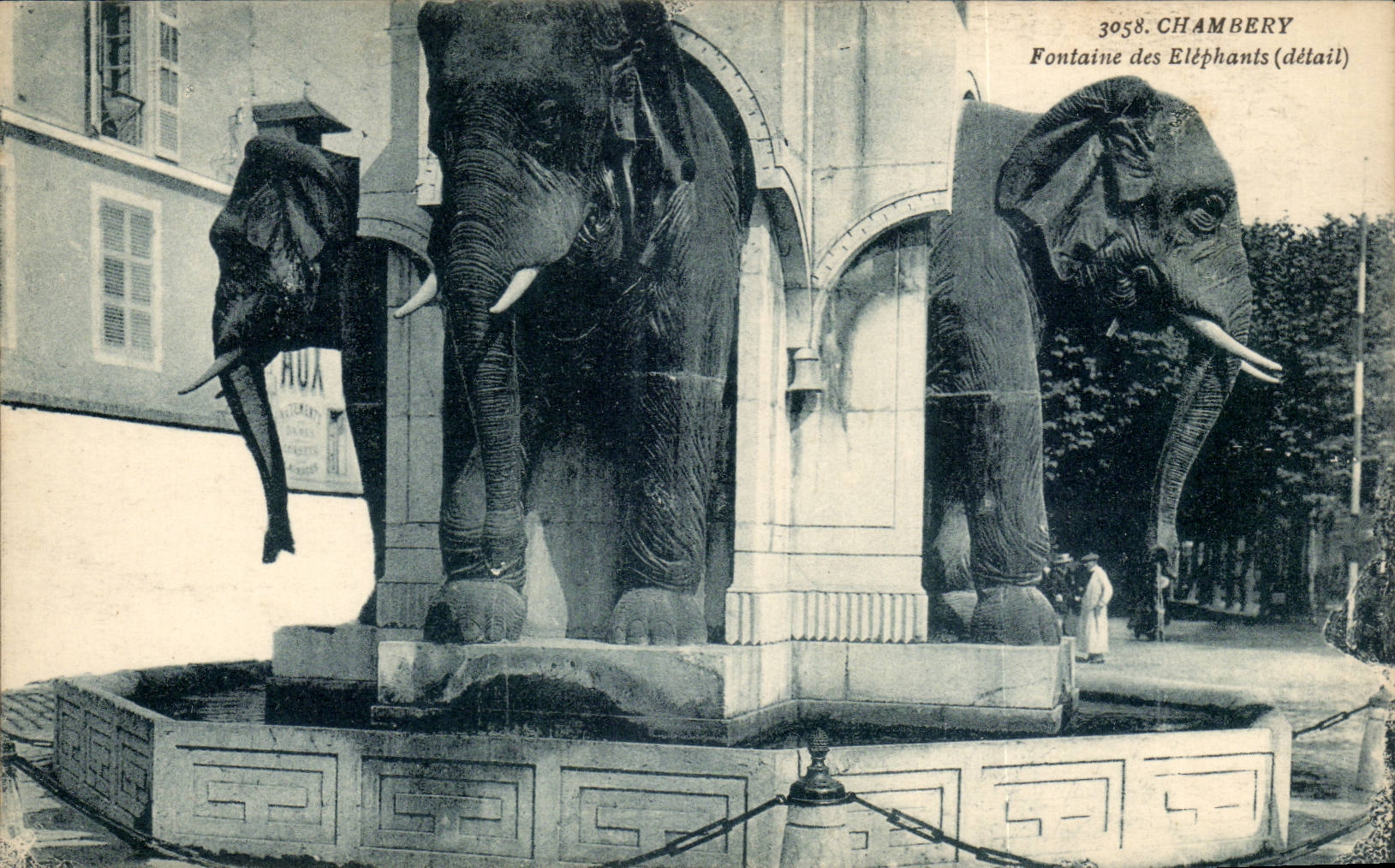 Chambery CPA Fontaine des elephants (detail)