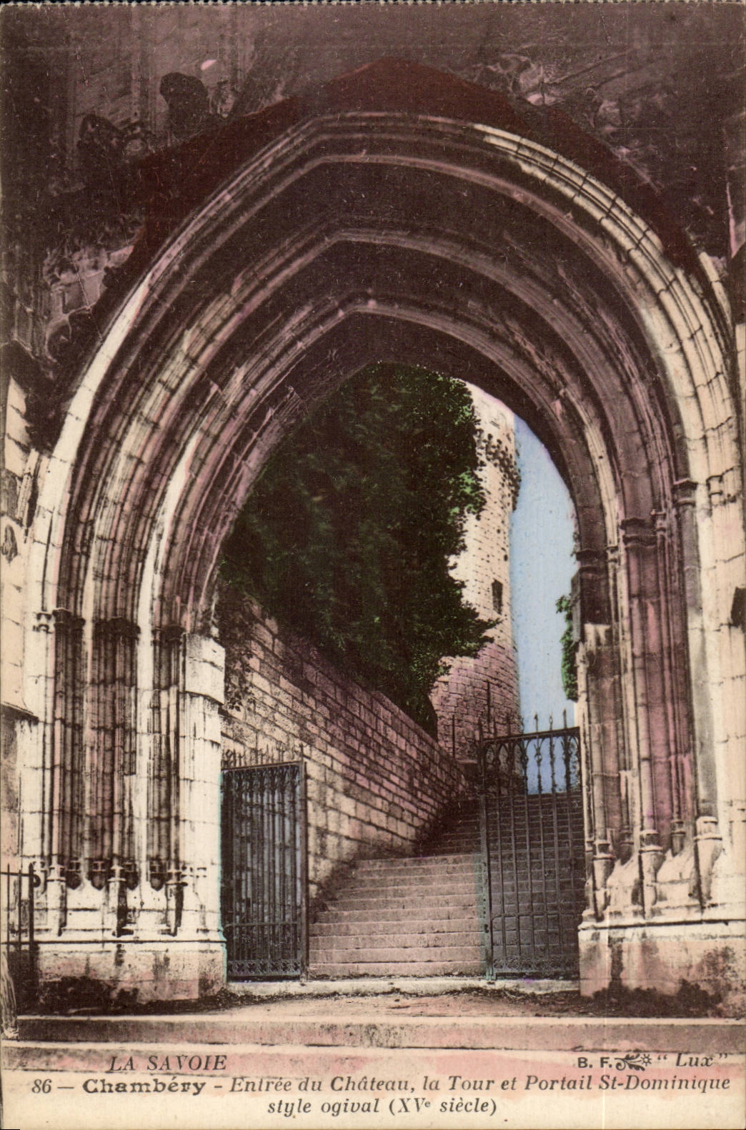 Chambéry — Eingang zum Schloss, die Turm und das Portal Saint-Dominique, spitzbogig (15. Jahrhundert)