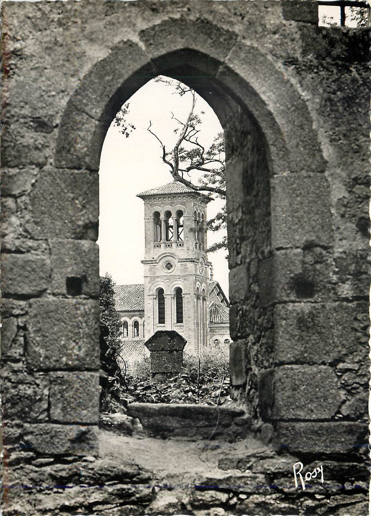 CPM Clisson Eglise N D prise d'une fenetre interieur du chateau
