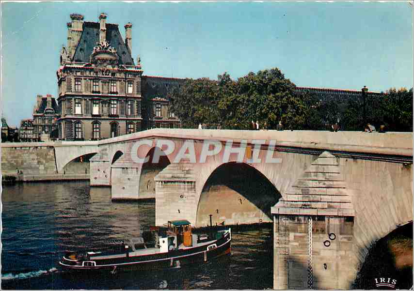 CPM Paris le Palais du Louvre Pont Royal Bateau