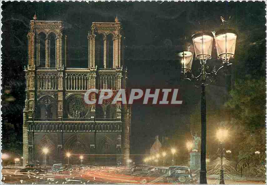 CPM Paris et ses merveilles La cathedrale N D 1163 1260 vue de nuit a droite le square charlemagne