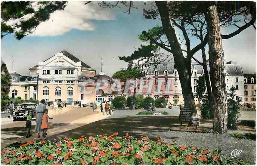 CPM Cabourg Le Casino et les Jardins