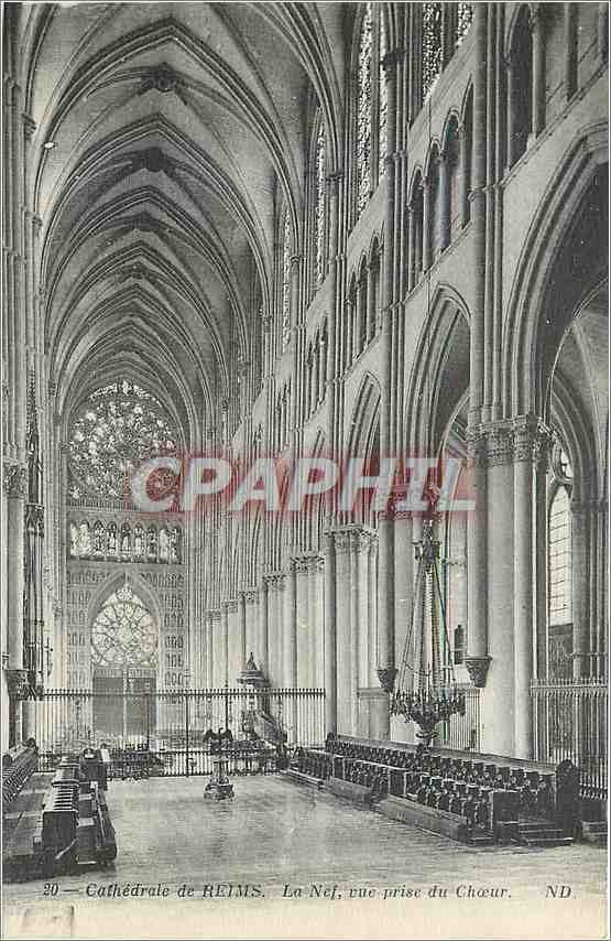 CPA Cathedrale de Reims La Nef vue prise du Choeur