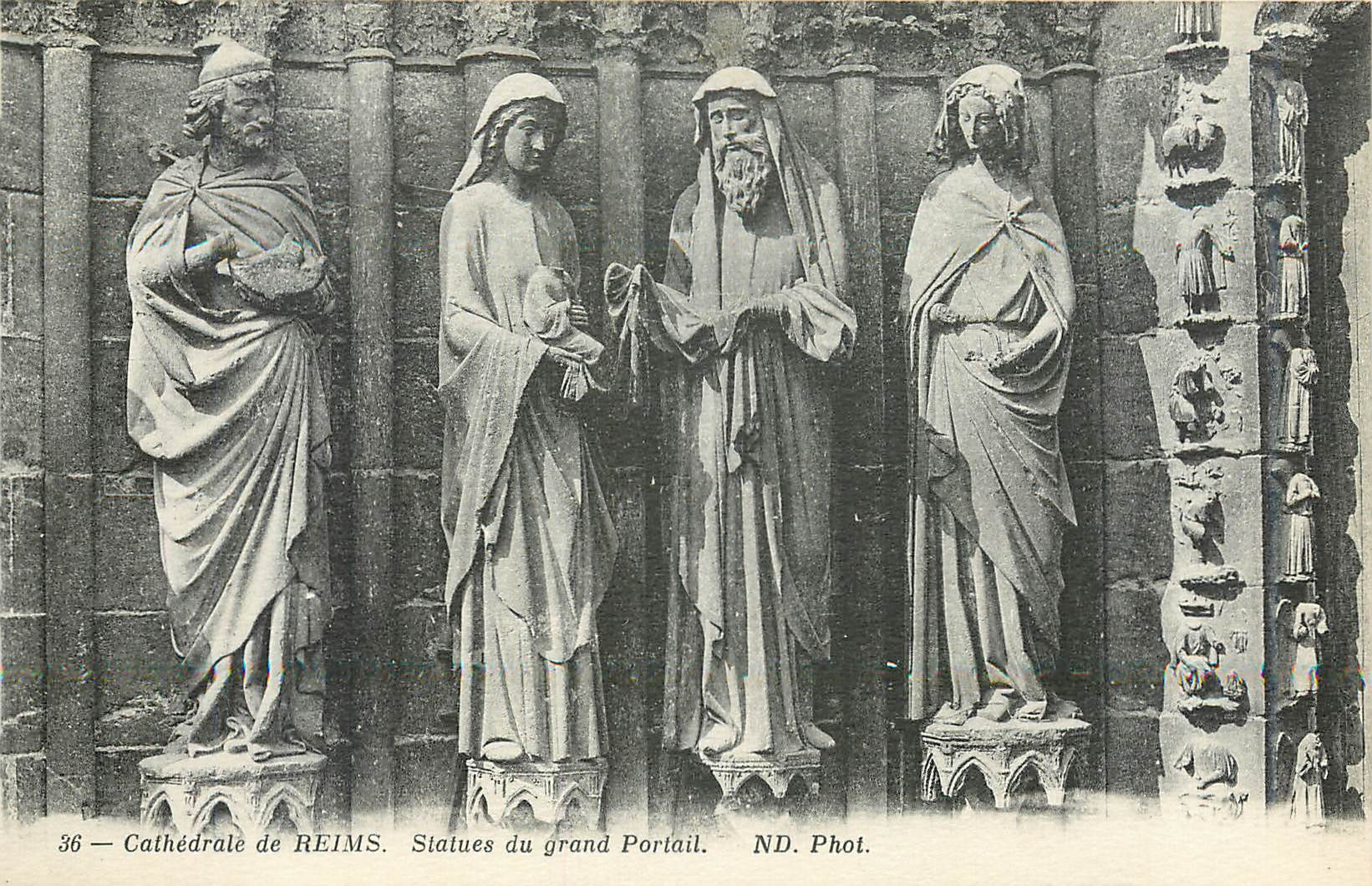 CPA Cathedrale de Reims Statues du Grand Portail