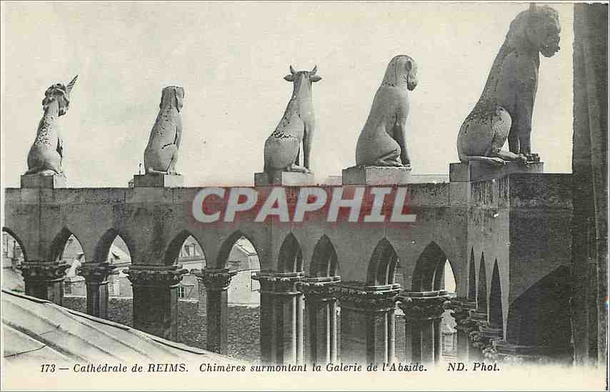 CPA Cathedrale de Reims Chimeres Surmontant la Galerie de l'Abside