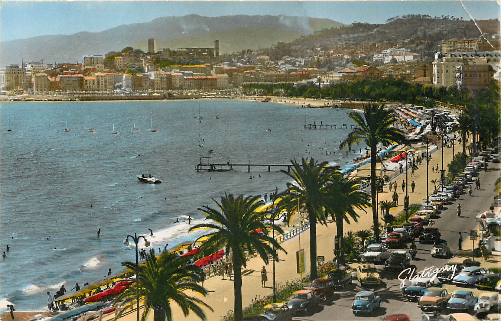 CPM Cannes (A Mmes) La Croisette et les plages