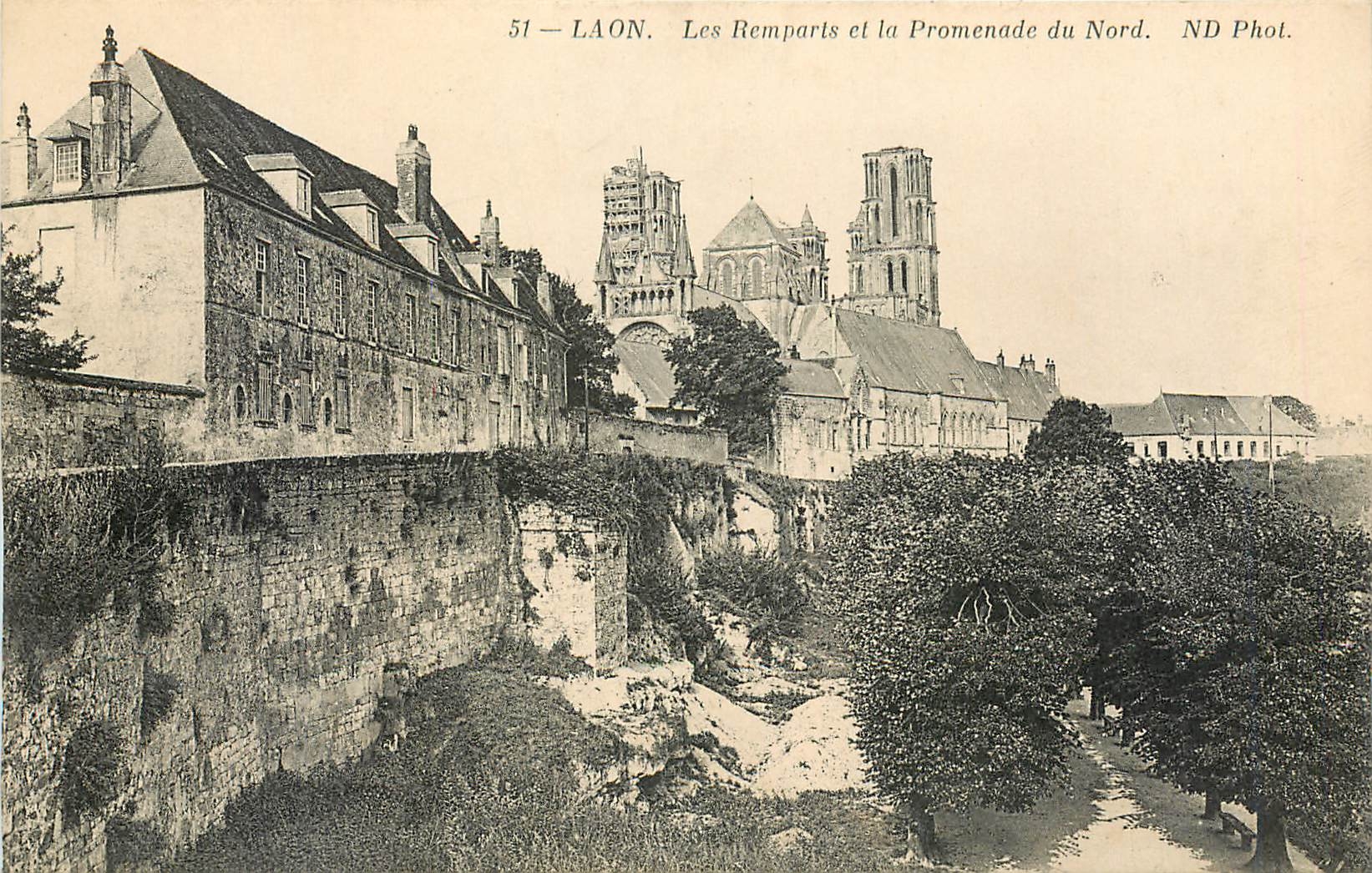 CPA Laon Les remparts et la Promenade du Nord