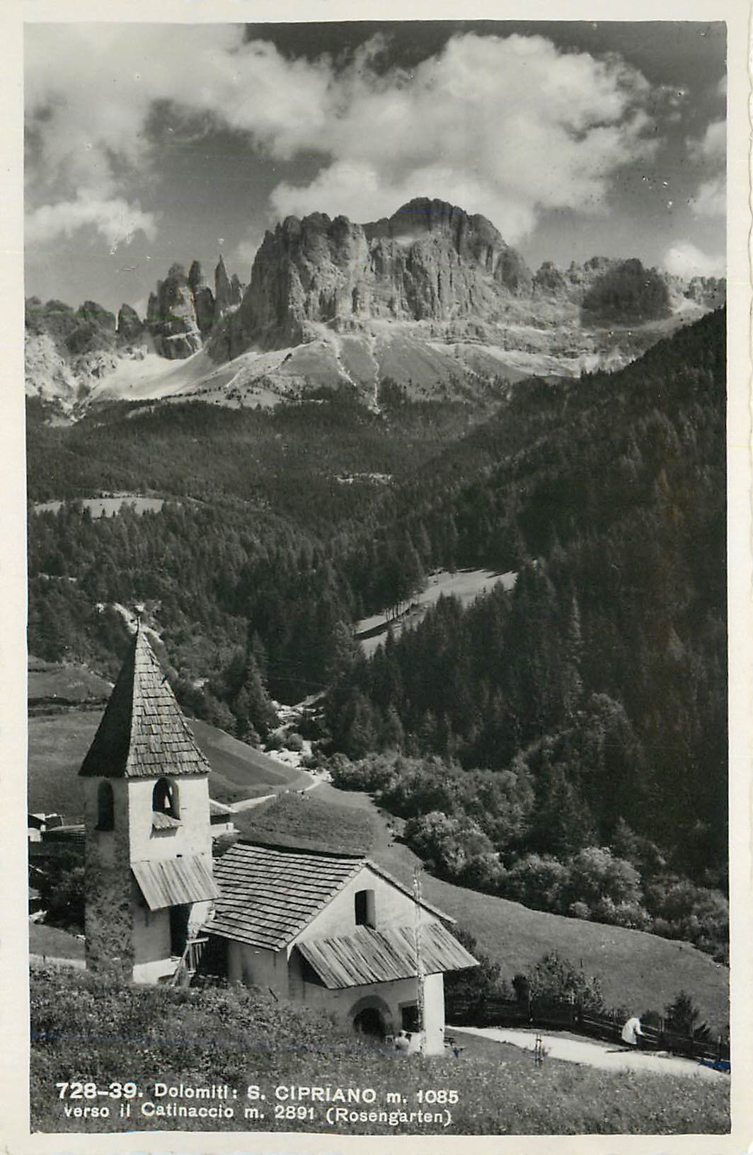 CPA Dolomiti S Cipriano m 1085 verso Ol catinaccio m 2891