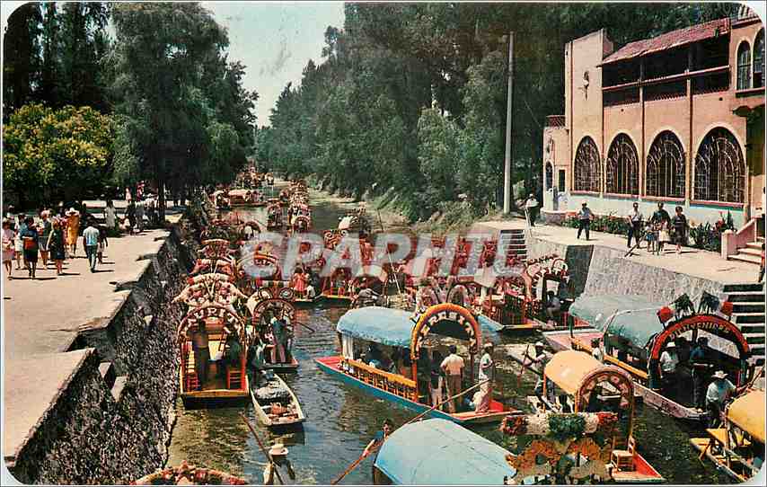 CPM Mexico Trajineras decoradas con flores pasean a los excursionistas por los canales de Xochimilco