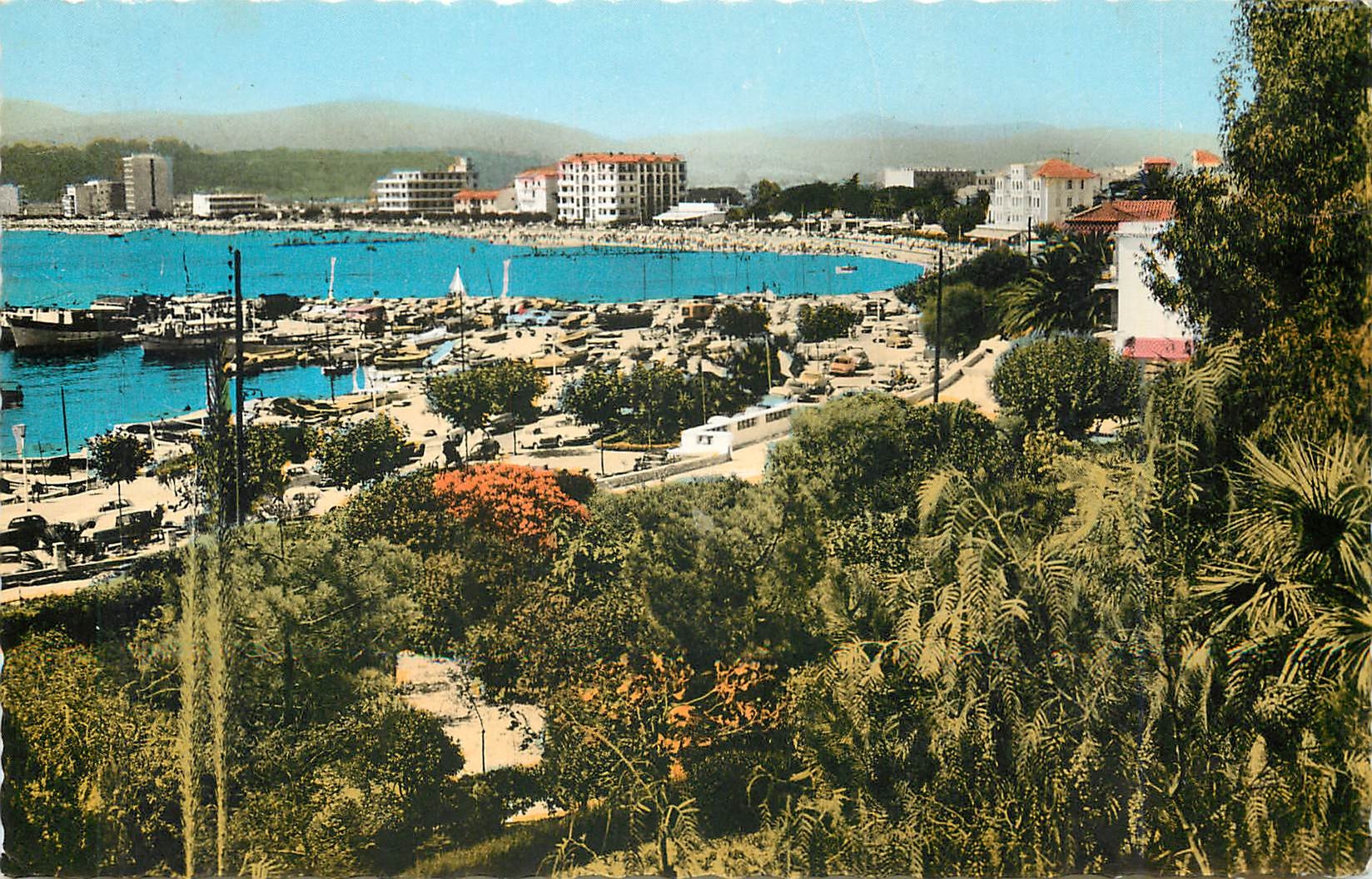 CPM Le Lavandou Vue generale et le Port