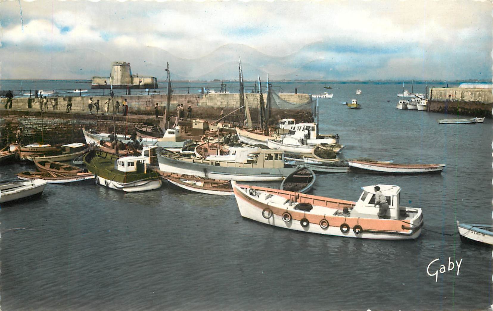 CPM Le Chapus (Ch Mme) Le Port et le Fort Bateaux