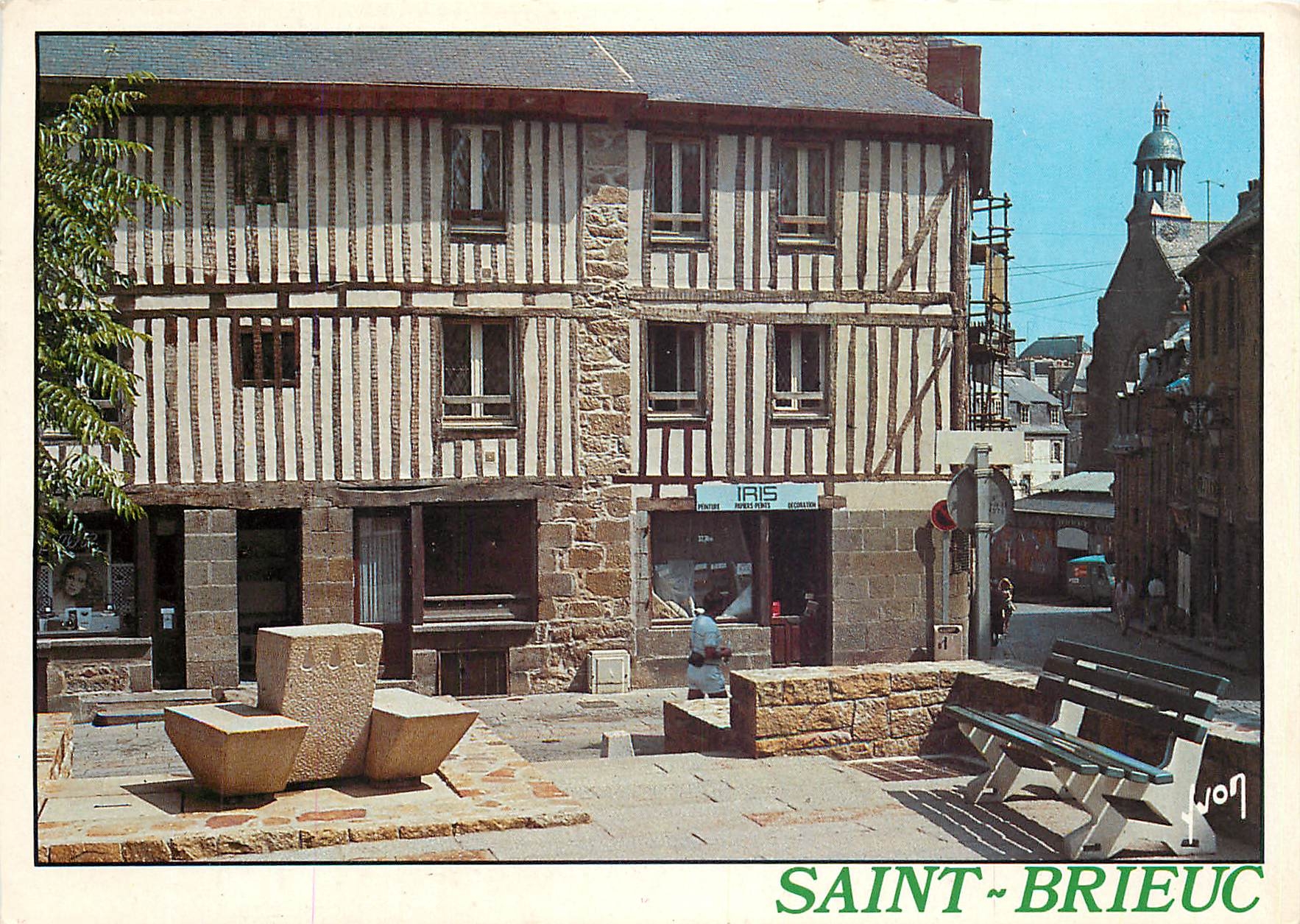 CPM La Bretagne Saint Brieuc (Cotes du Nord) Maisons a Colombages