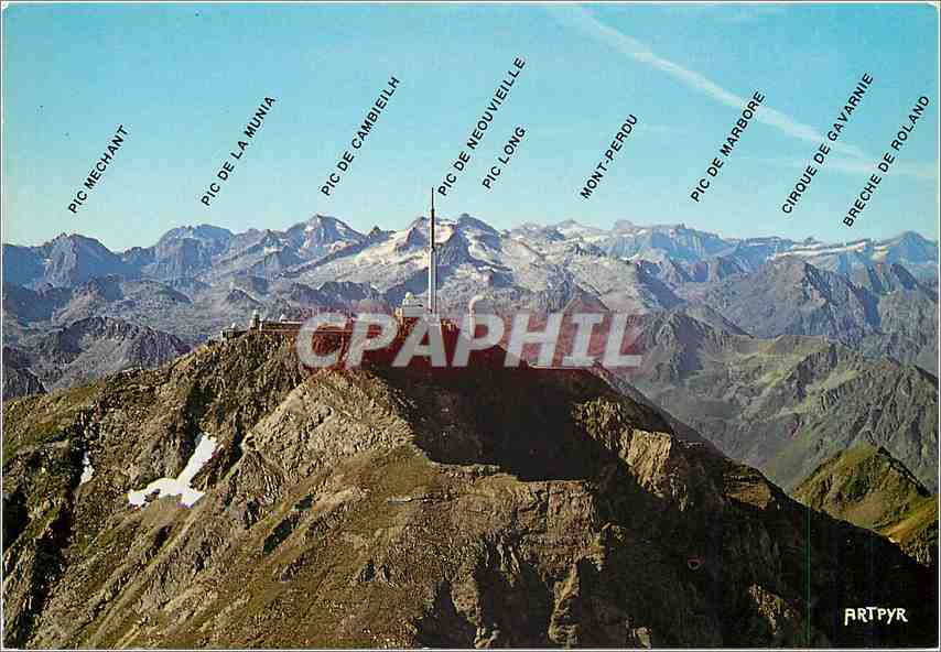 Vue aérienne de l'observatoire du Pic du Midi — Collection Art Pyrénéen, éditions ARTPYR