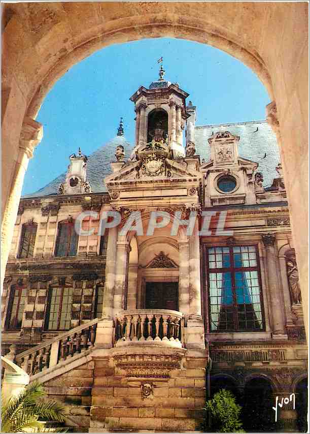 CPM La Rochelle (Ch Mar) a l'Iterieur de la cour l'Hotel de Ville (XVIe s)