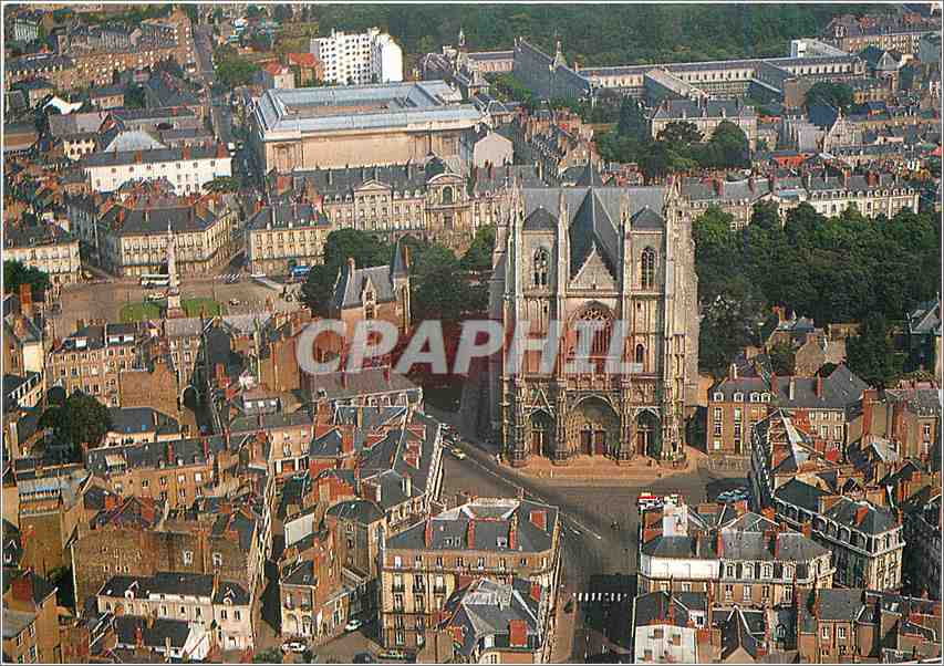 CPM Nantes (Loire atl) La Cathedrale la Colonne Louis XVI et la Place de l'Oratoiore