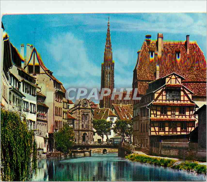 CPM Strasbourg (Bas Rhin) La Petite France et la Cathedrale