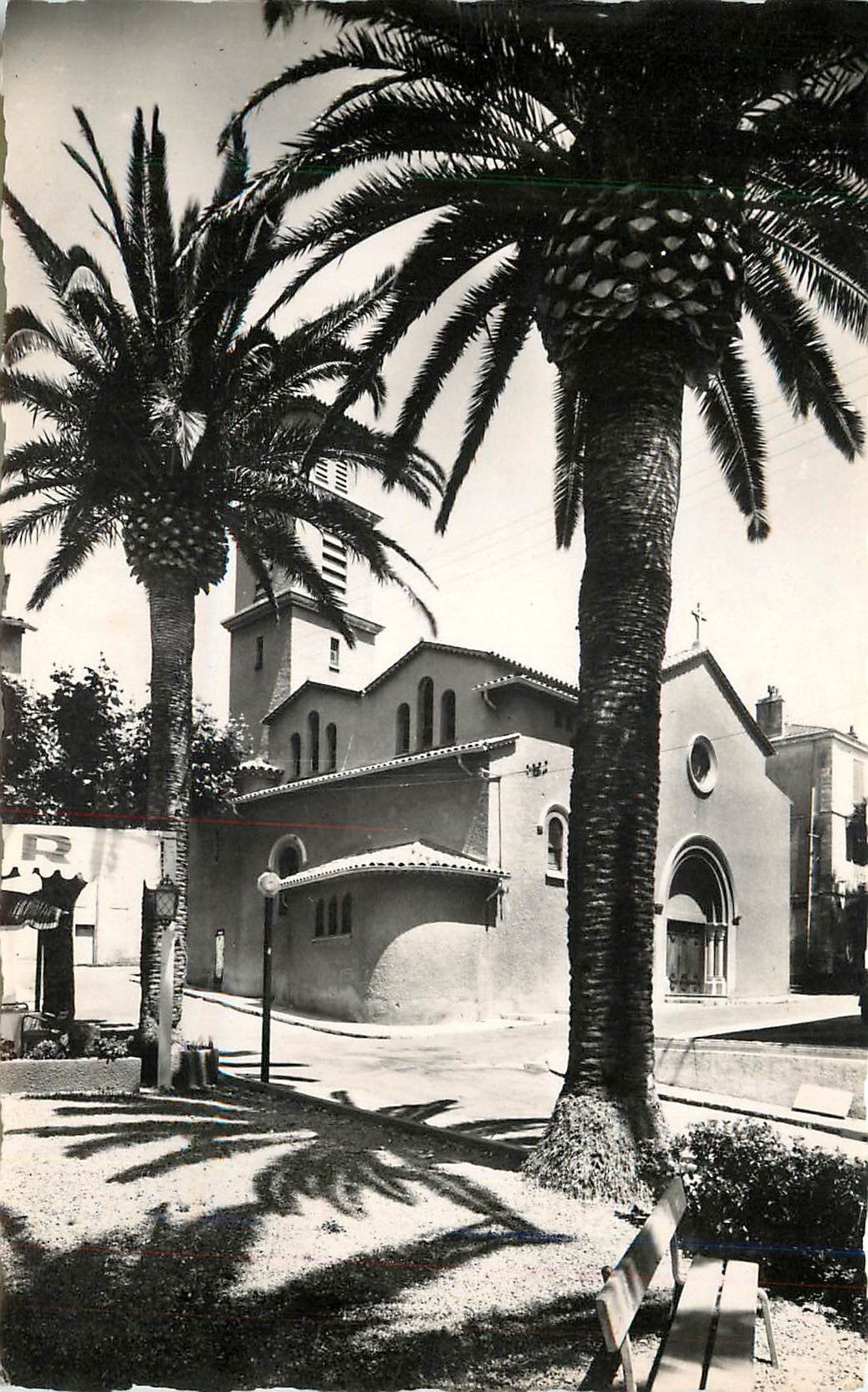 CPM La Perle de la Cote des Maures Sainte Maxime sur mer (Var) L'Eglise