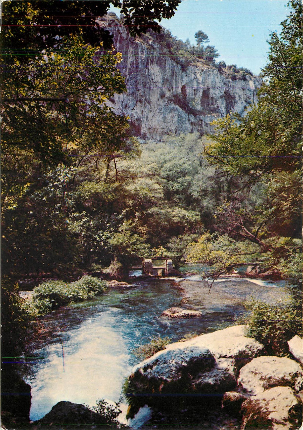 CPM Les Belles Images de Provence (Vaucluse) Fontaine de Vaucluse et ses Cascades