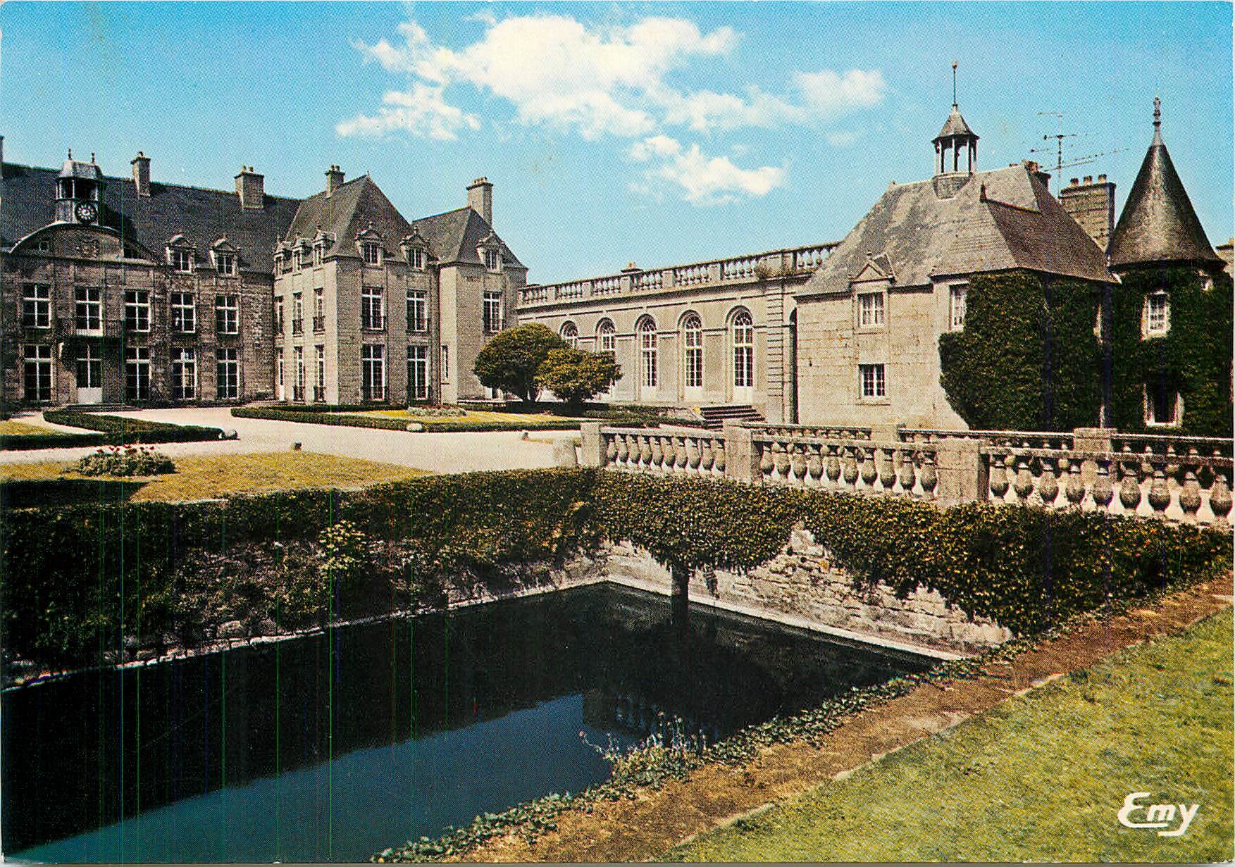CPM La Normandie Pittoresque le chateau de Flamanville (Manche) XVe et XVIIe s