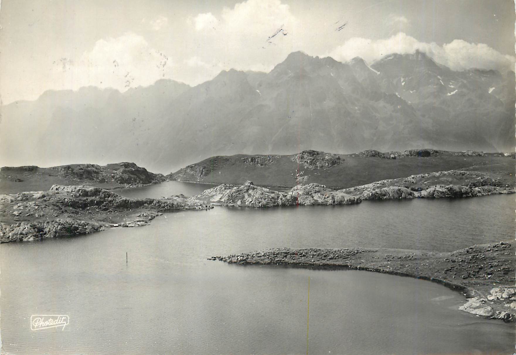 CPM En Dauphine France Alpe d'Huez 186+0 3400m (Isere) Le Lac Besson et le Lac Noir (2070 m)au fond 
