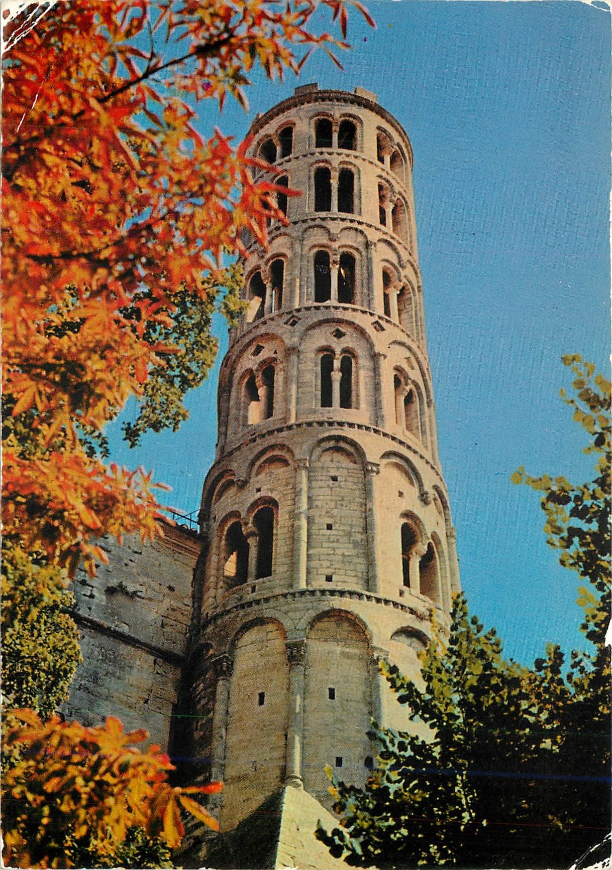 CPM Uzes (Gard) Ier Duche de France Residence des Ducs d'Uzes depuis plus de 10 s