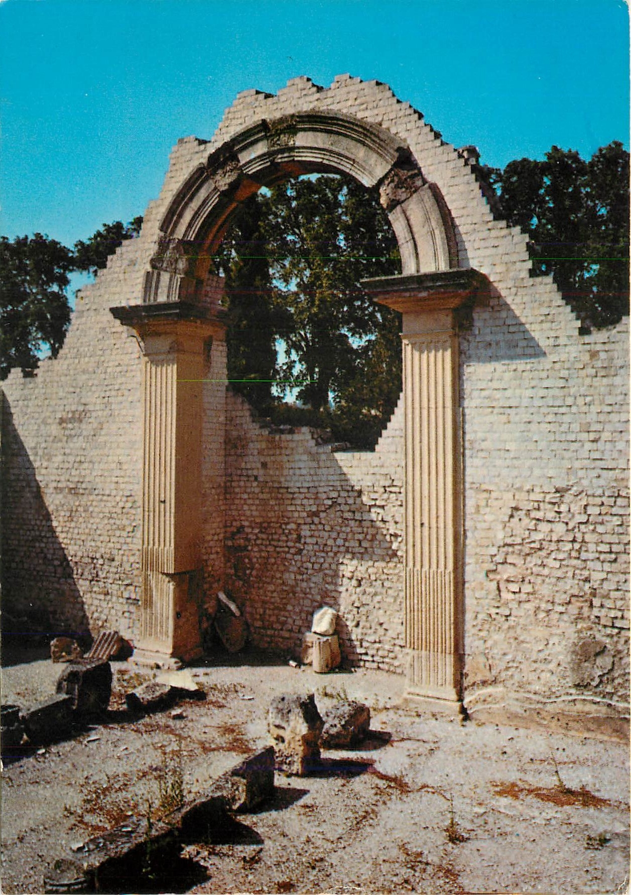 CPM Les Belles Images de Provence Vaison la Romaine (Vaucluse) L'Arc de la Basilicum