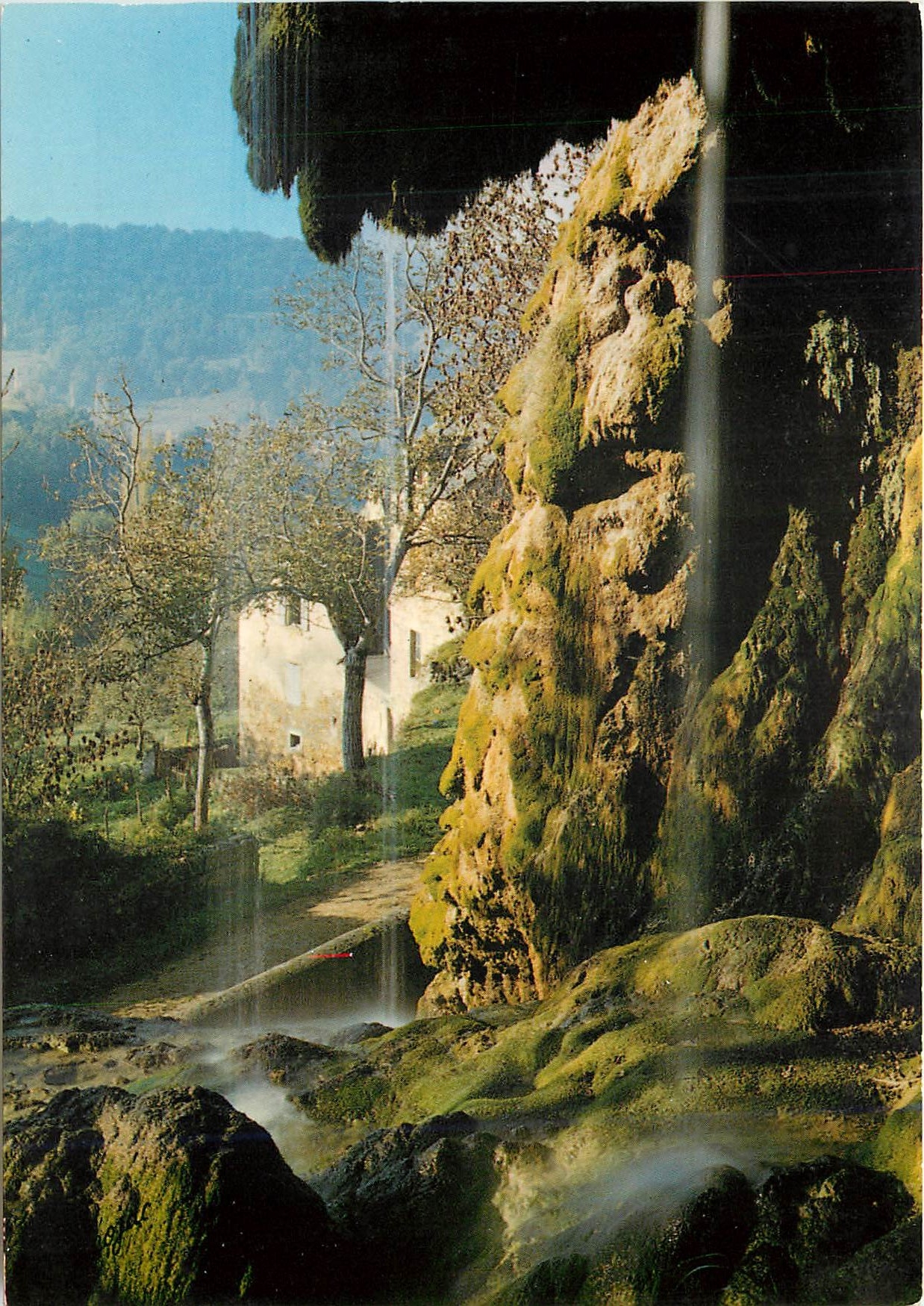 CPM Aux environs de Marcillac Vallon (Aveyron) Saint Austremoine Cascade de la Roque