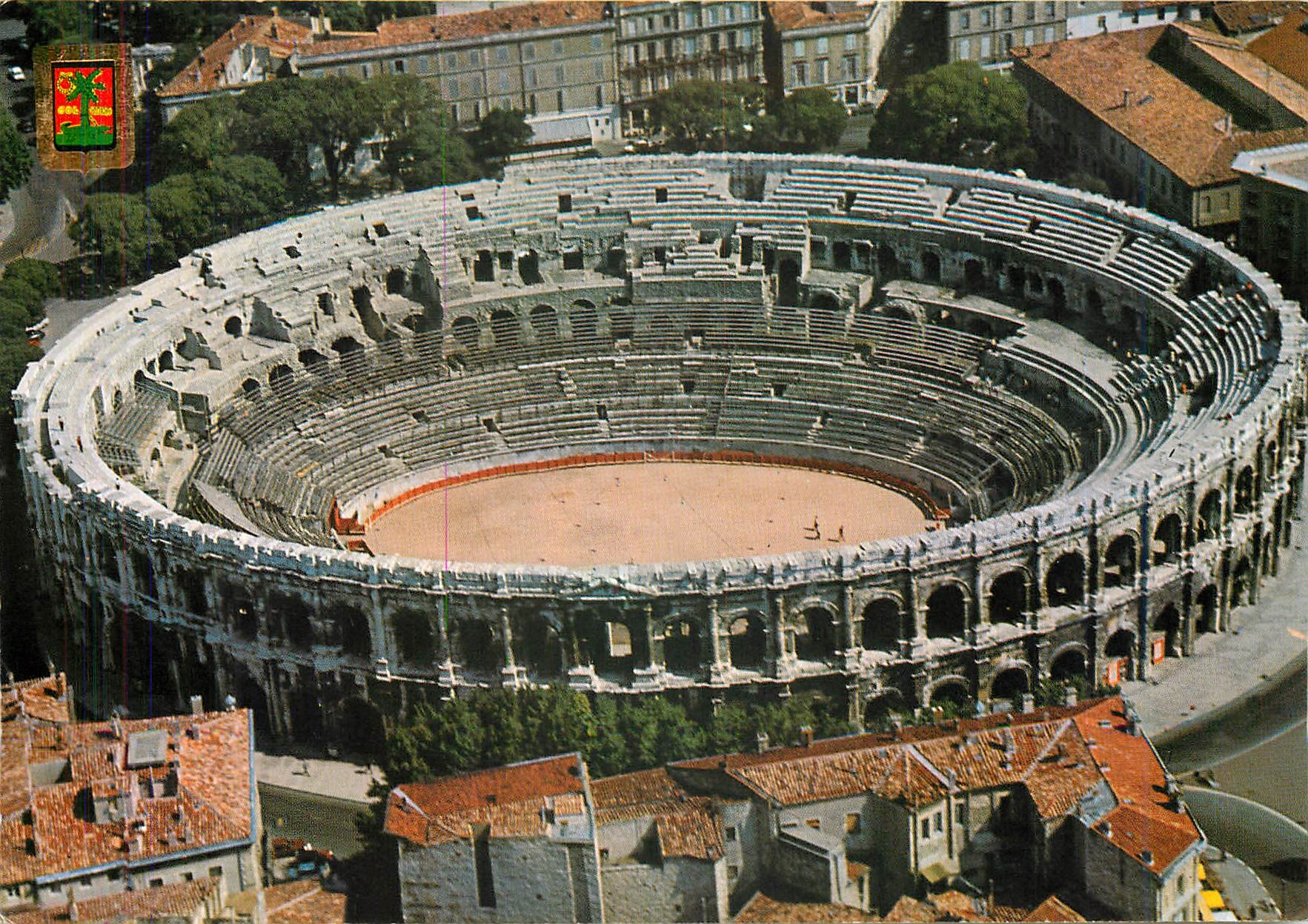 CPM Lumiere et Couleurs du Gard Nimes (Gard) cite antique les Arenes vue aerinne