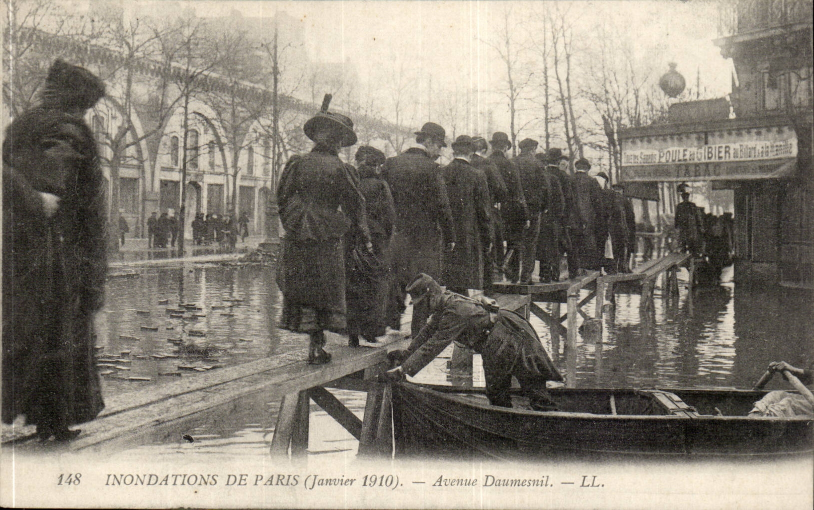 Paris CPA Inondations de Paris (janvier 1910) Avenue Daumesnil