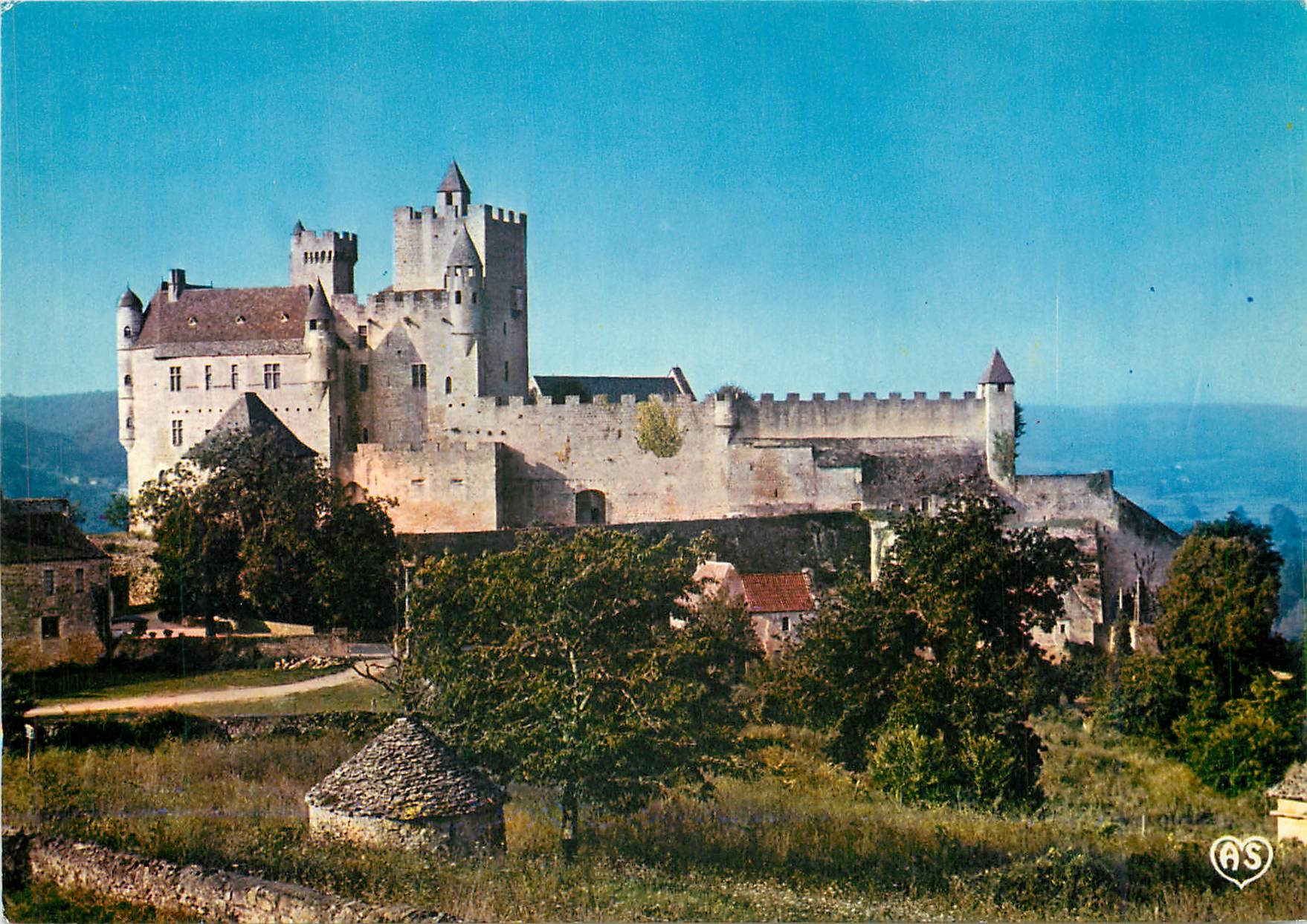 CPM Les Chateaux de Dordogne Beynac Dominant la Vallee de la Dordogne L'imposant chateau de Beynac (