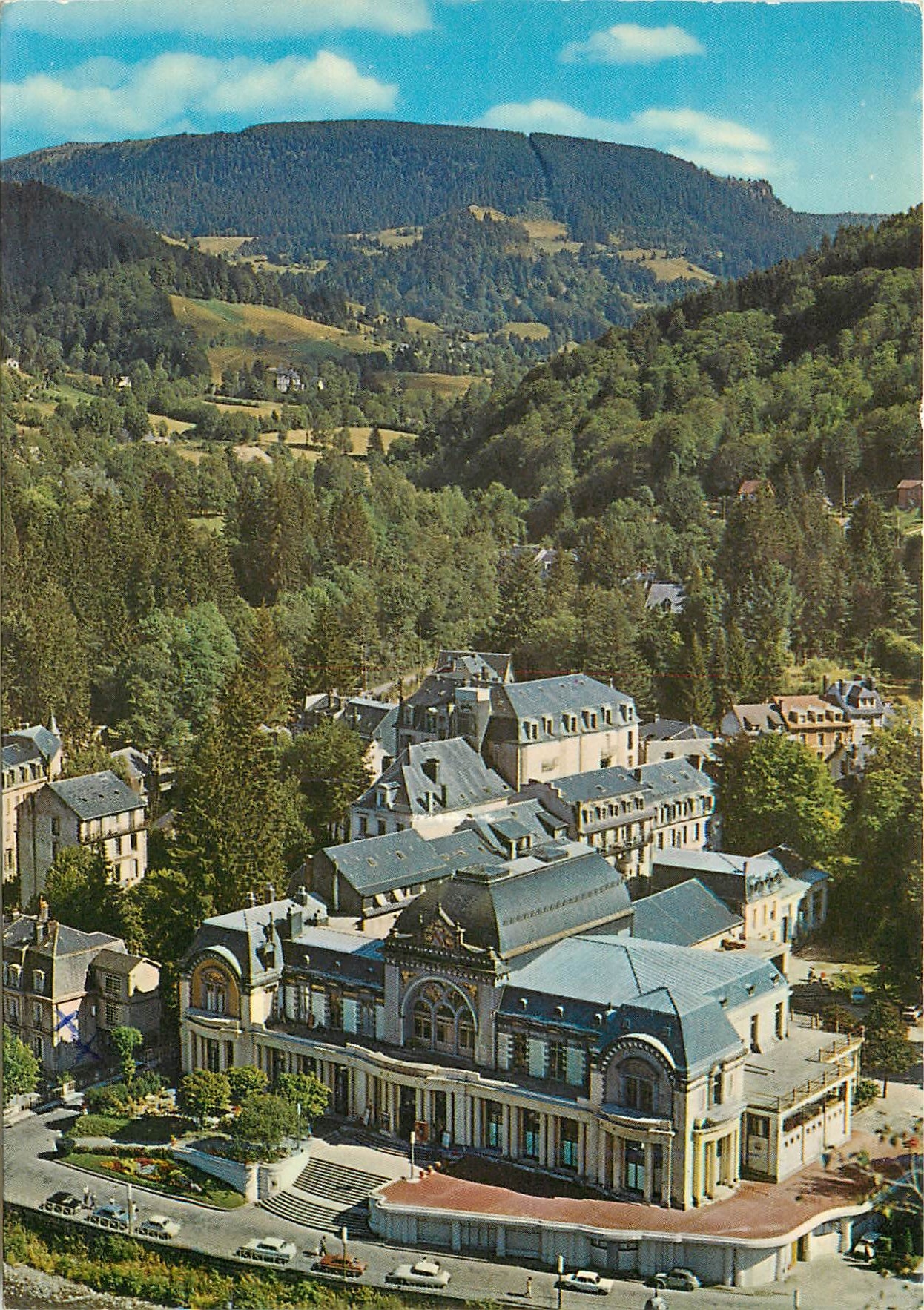CPM La Bourboule (P de D) Alt 852 m Station Thermale et touristique Panorama sur le Casino