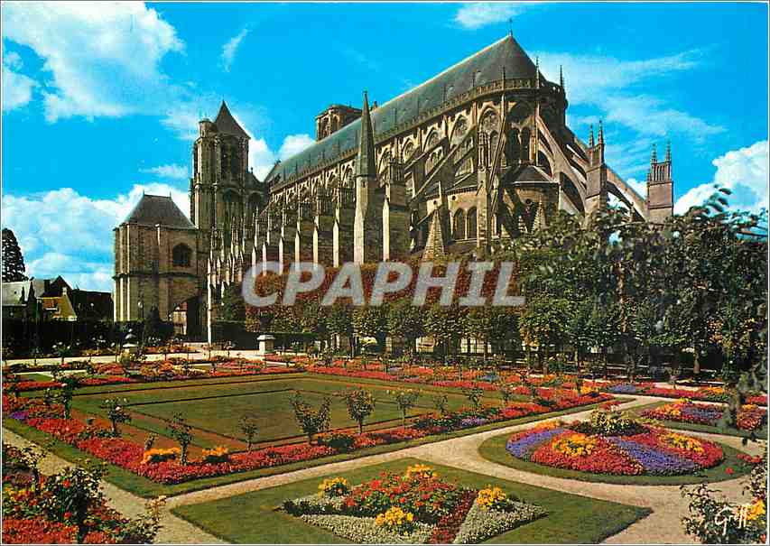 CPM Bourges (Cher) en Berry Jardin de l'hotem de ville Cathedrale St Etienne