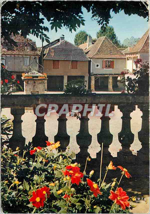 CPM Bretenoux en Quercy (Lot) Place des Couverts (XIIIe s)