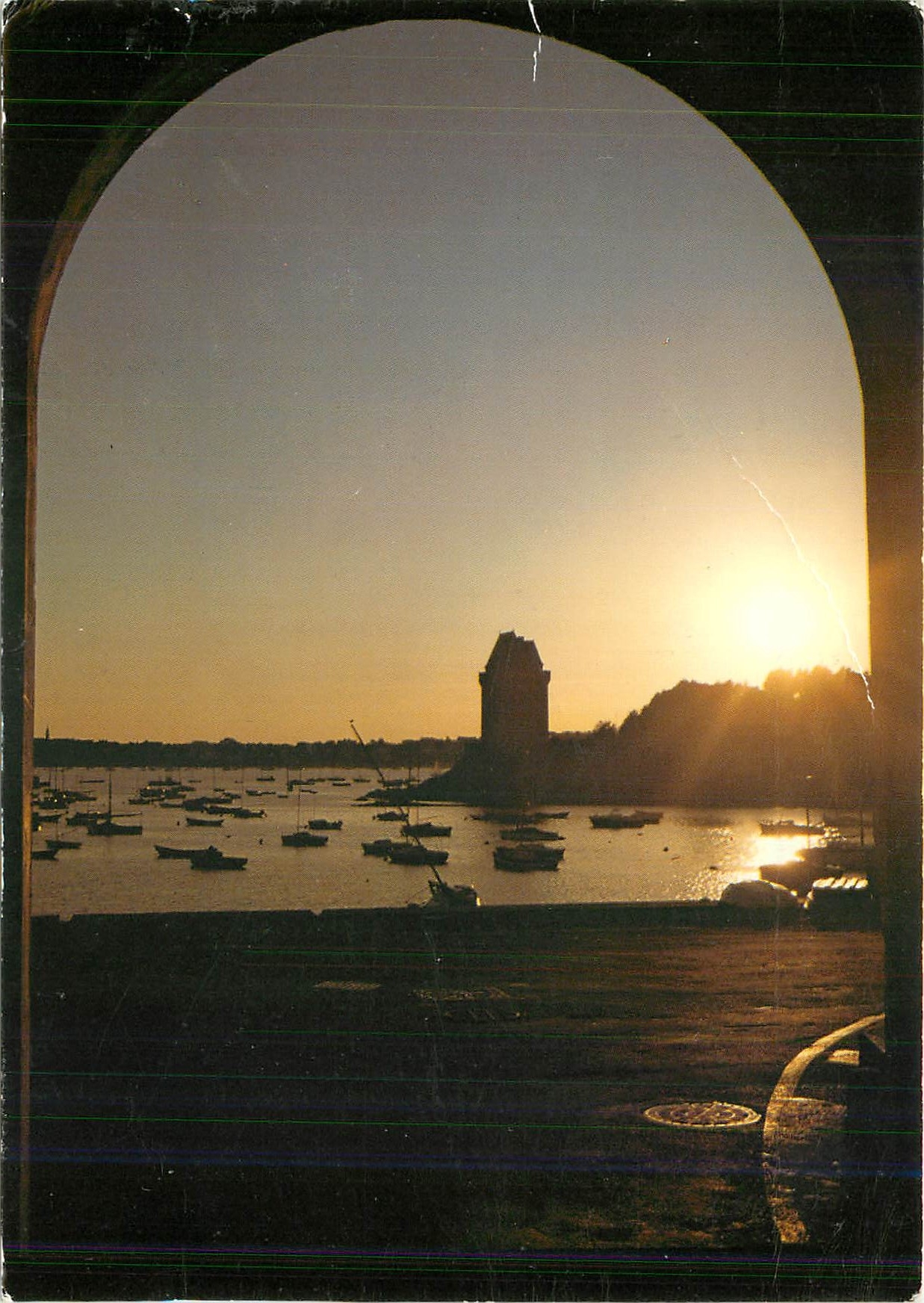 CPM Bretagne cote D'Emeraude Saint Malo Coucher de soleil sur la Tour et le Port Solidor a Saint Ser