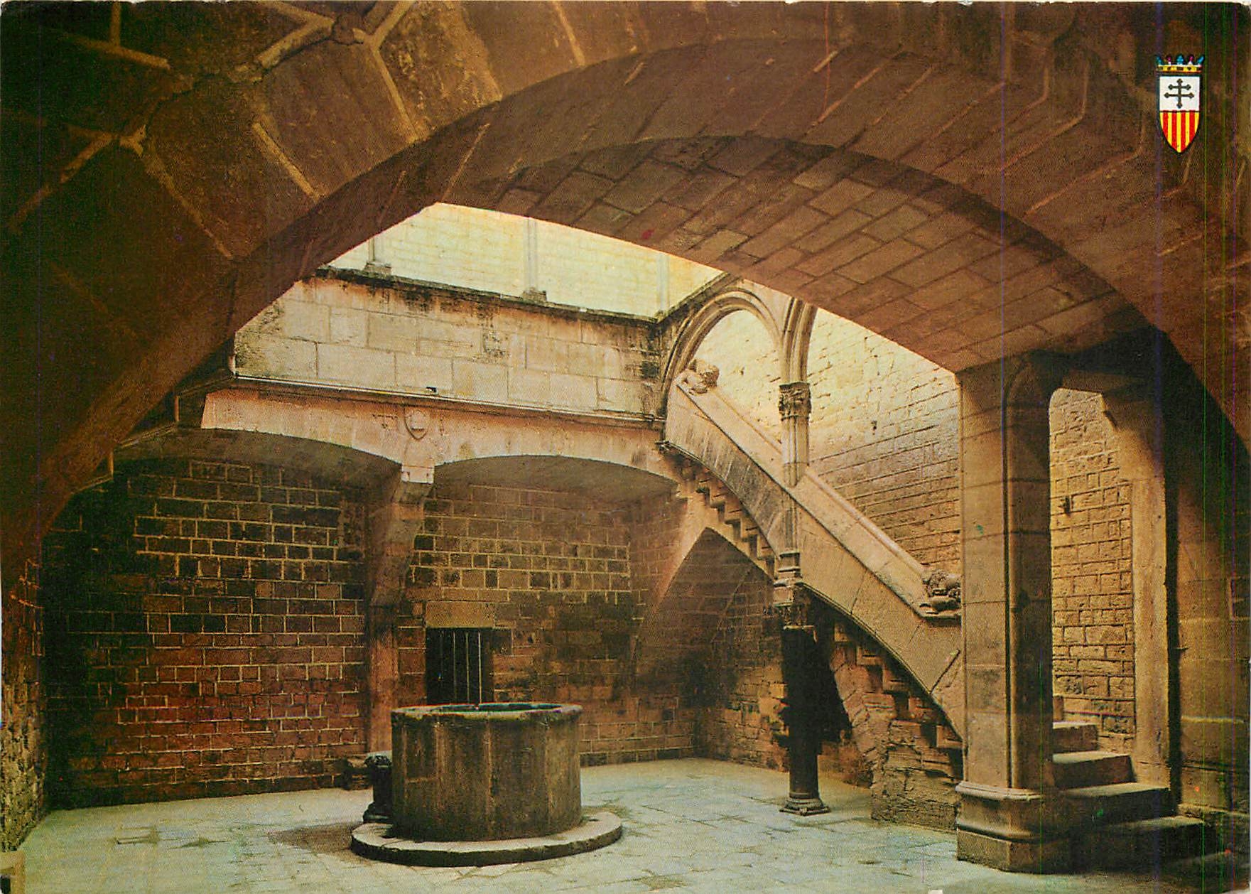 CPM Costa Dorada Tarragona Monasterio de Santes Creus Cour et degre de la Palais Real