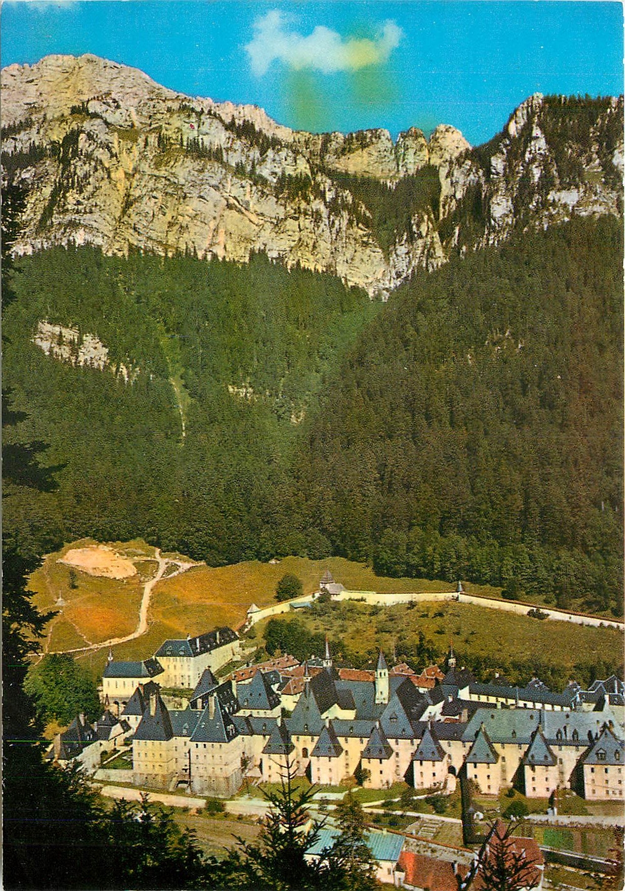 Chartreuse — Le Monastère dans son cadre boisé au pied du Grand Som — Éditions I. Celliard