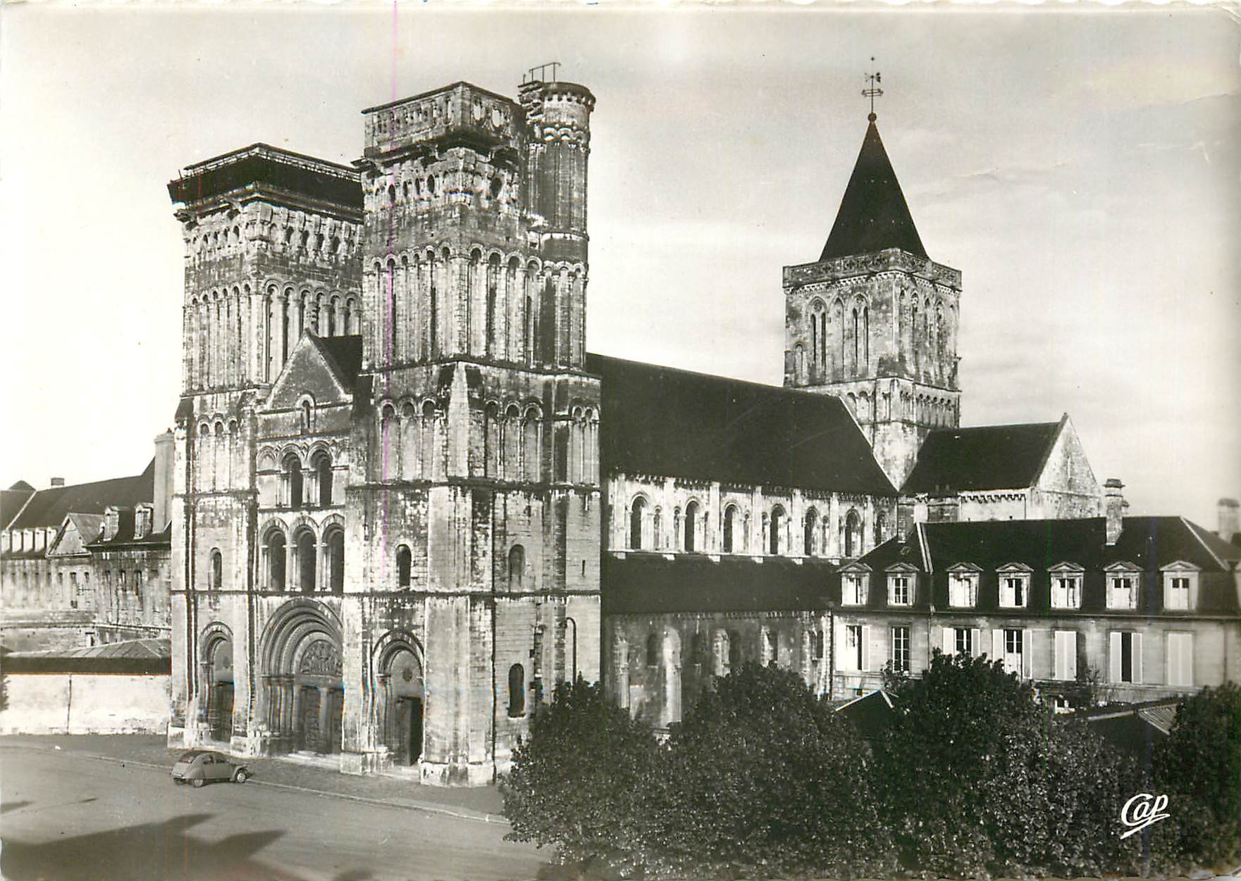 CPM Caen (Calvados) L'Eglise de la Charite Abbaye aux Dames