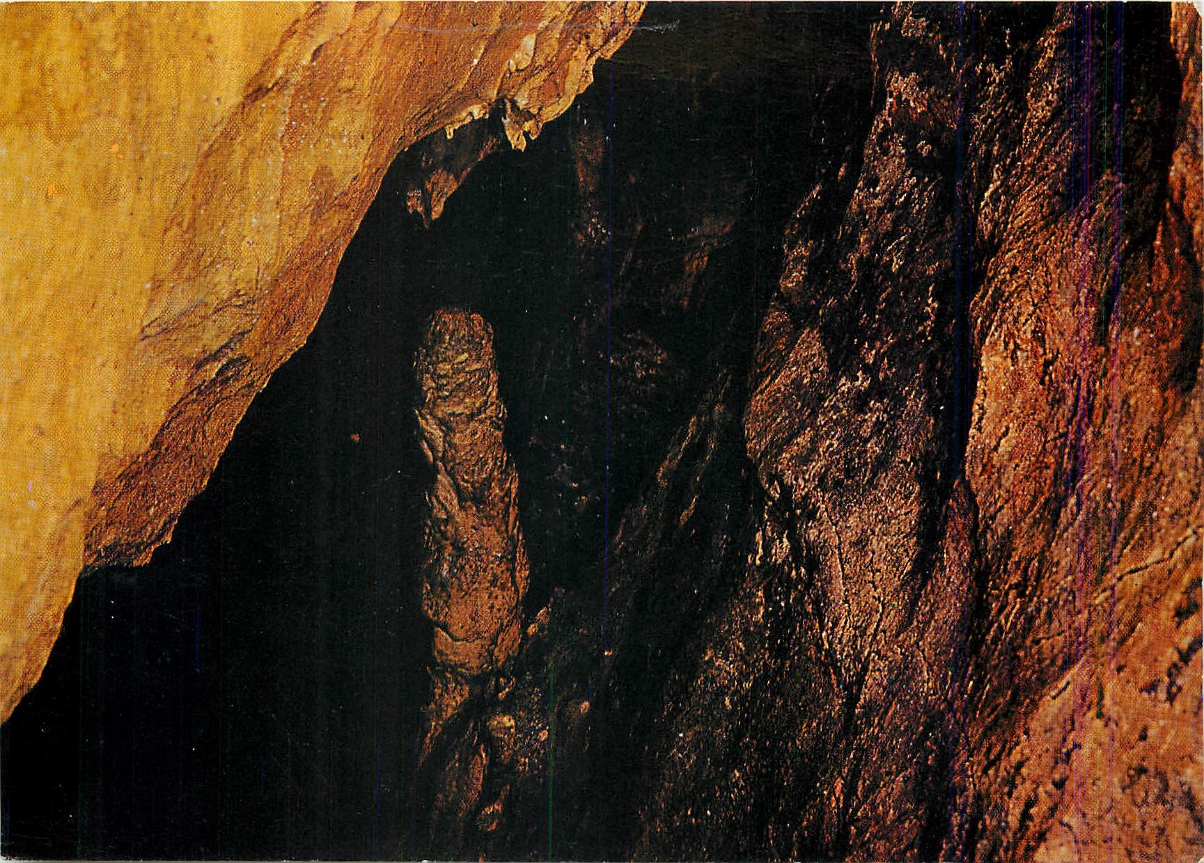 CPM Saulges (Mayenne) Grottes de Rochefort Stalagmite au dessus du petit lac