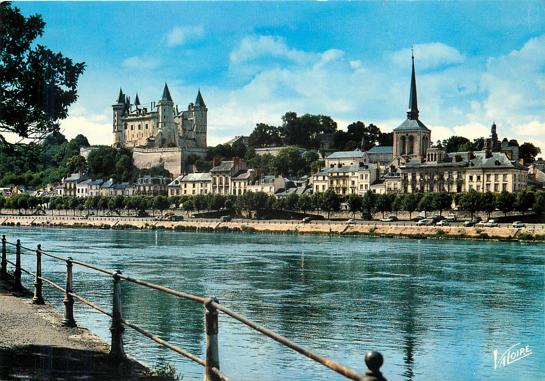CPM Saumur (Maine et Loire) La Loire le quai Mayaud le Chateau (XIVe XVIe s) et l'eglise Saint Pierr