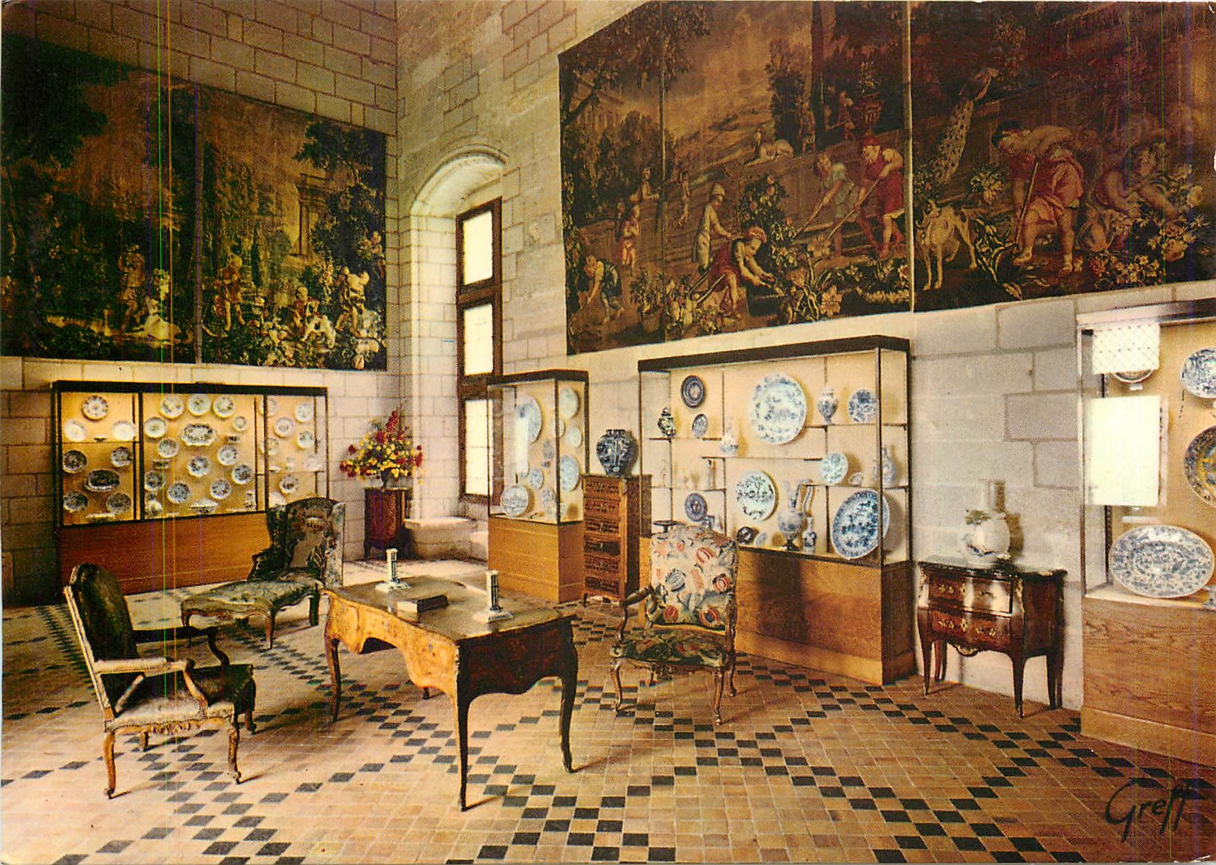 CPM Saumur (Maine et Loire) Les Chateau de La Loire Musee d'Arts decoratifs la Salle des Faience de 