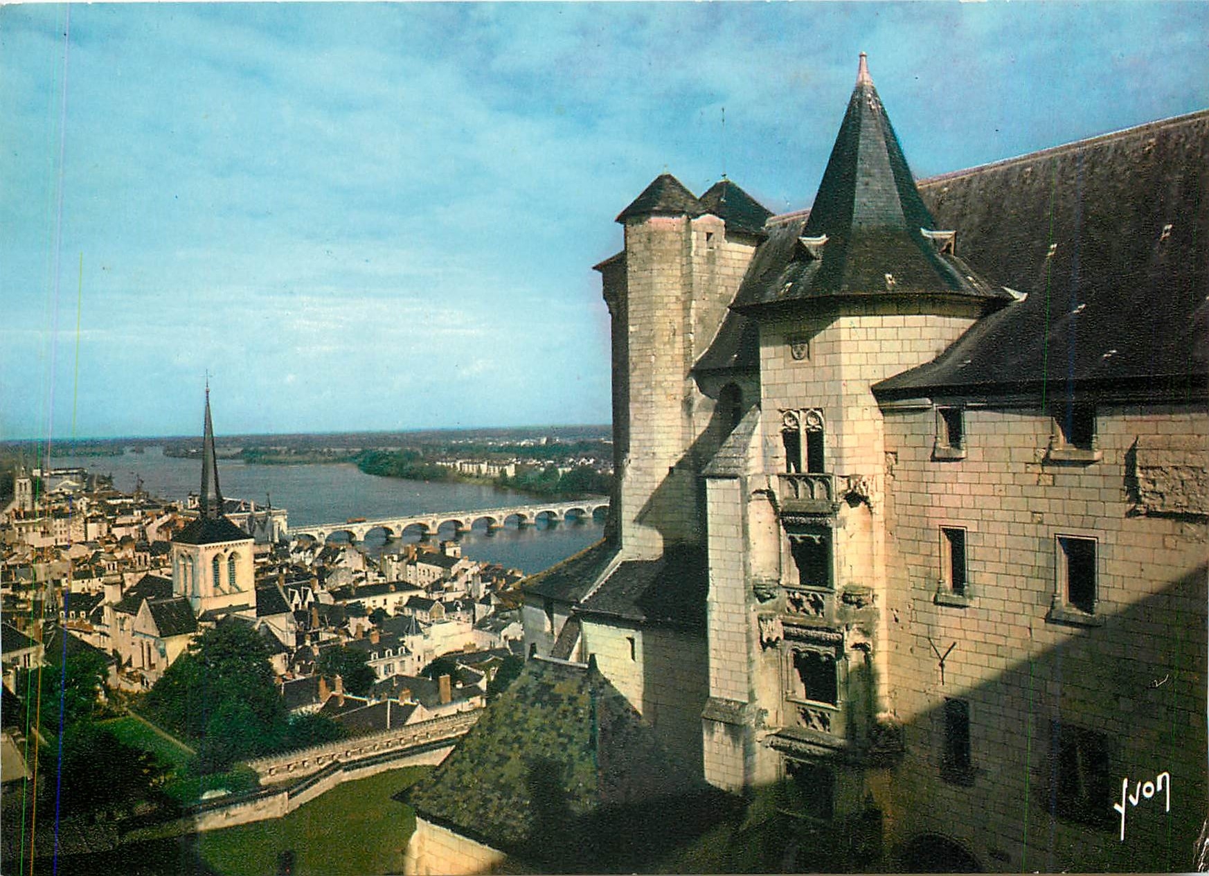 CPM Saumur (Maine et Loire) Perspective sur la Loire Vue du Chateau