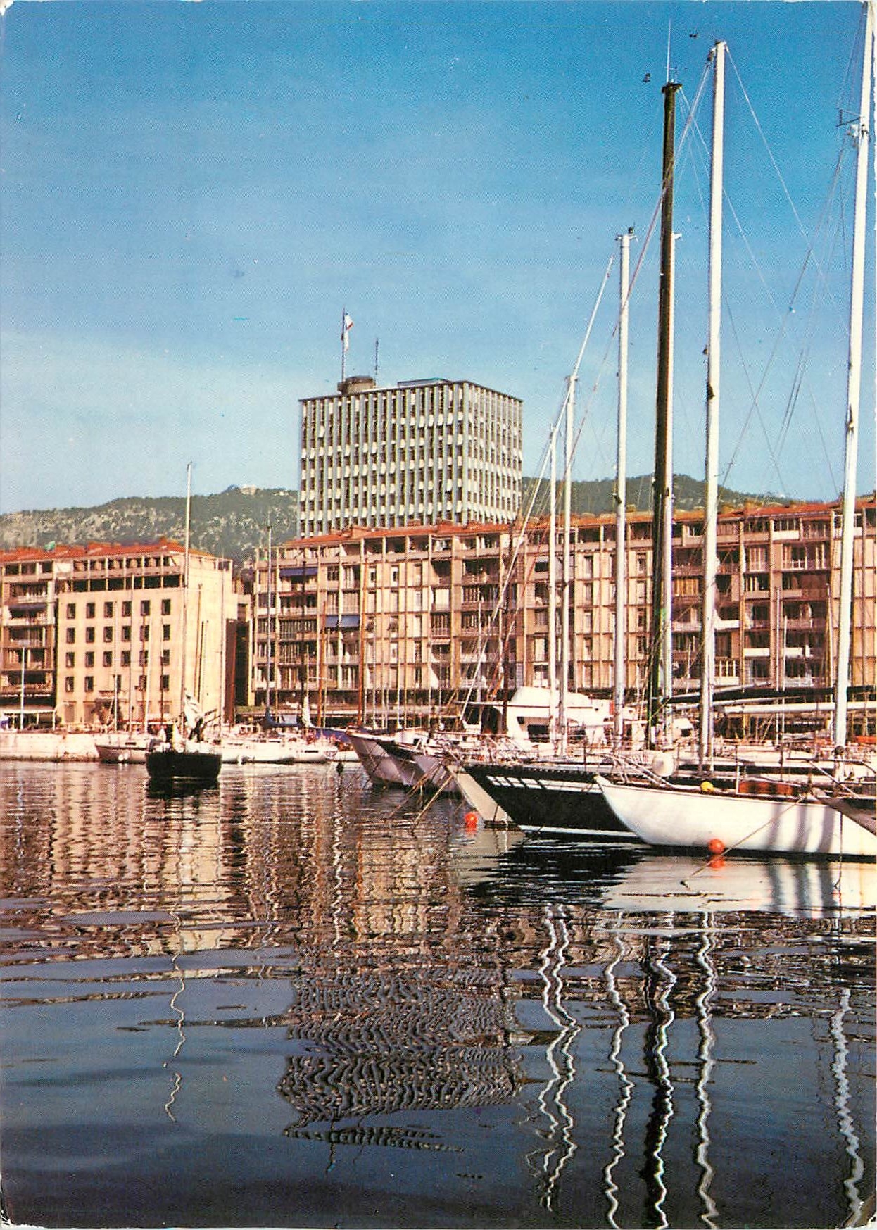 CPM Toulon (Var) Le Port de Plaisance et la Ville
