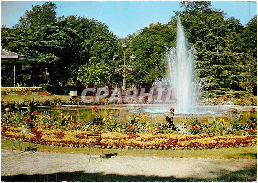 CPM Toulouse (Hte Gar) Jardin du Grand Rond Jet d'eau et massif de Fleurs