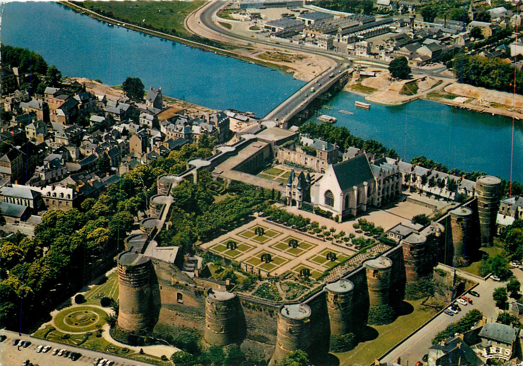 CPM Angers (M et L) Le Chateau (Vue aerienne)