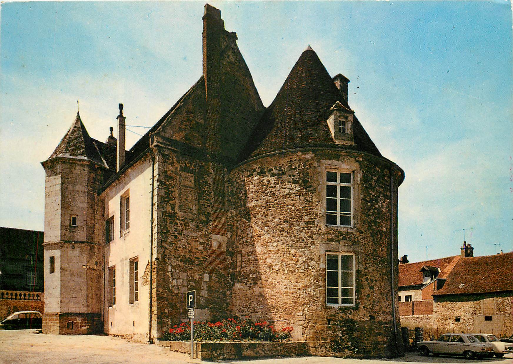 CPM Mortagne au Perche (Orne) La Maison du Doyen de Toussaint (XVe s)